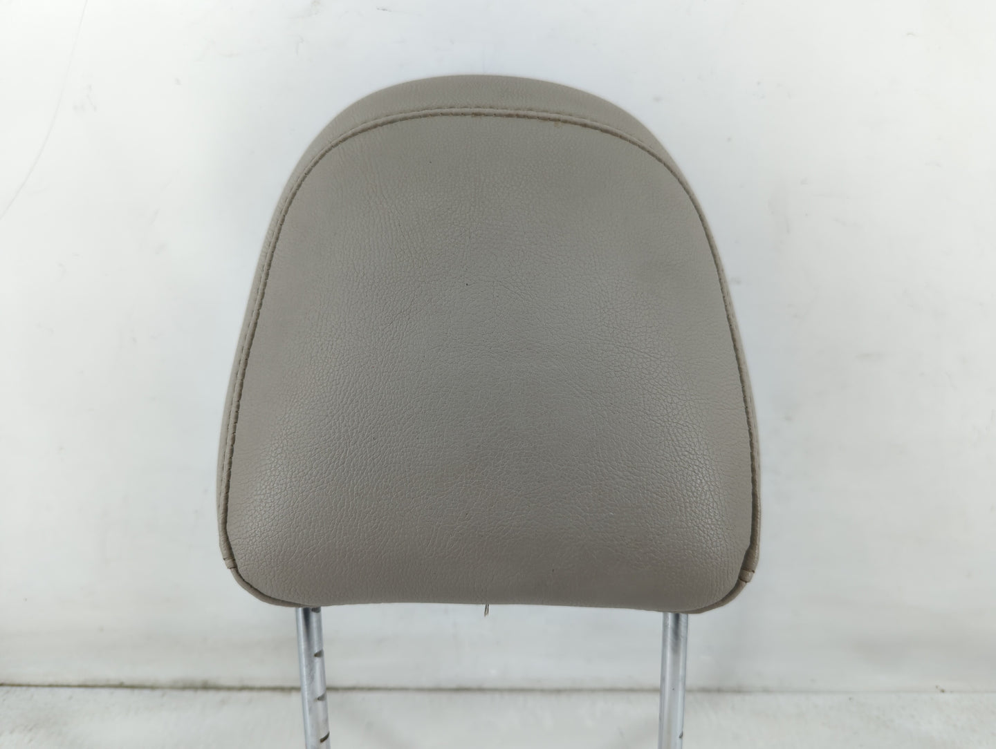 2005-2007 Chrysler 300 Headrest Head Rest Front Driver Passenger Seat Fits Fits 2005 2006 2007 OEM Used Auto Parts - Oemusedautoparts1.com