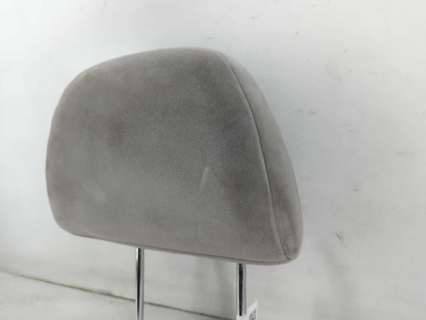 2005-2007 Chrysler 300 Headrest Head Rest Front Driver Passenger Seat Fits Fits 2005 2006 2007 OEM Used Auto Parts - Oemusedautoparts1.com
