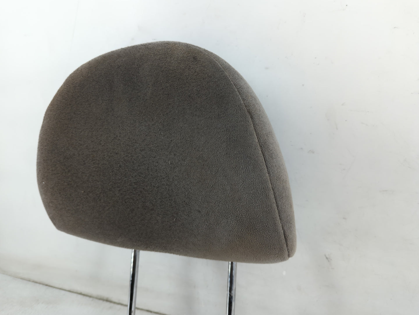 2007-2010 Hyundai Entourage Headrest Head Rest Front Driver Passenger Seat Fits Fits 2007 2008 2009 2010 OEM Used Auto Parts - Oemusedautoparts1.com
