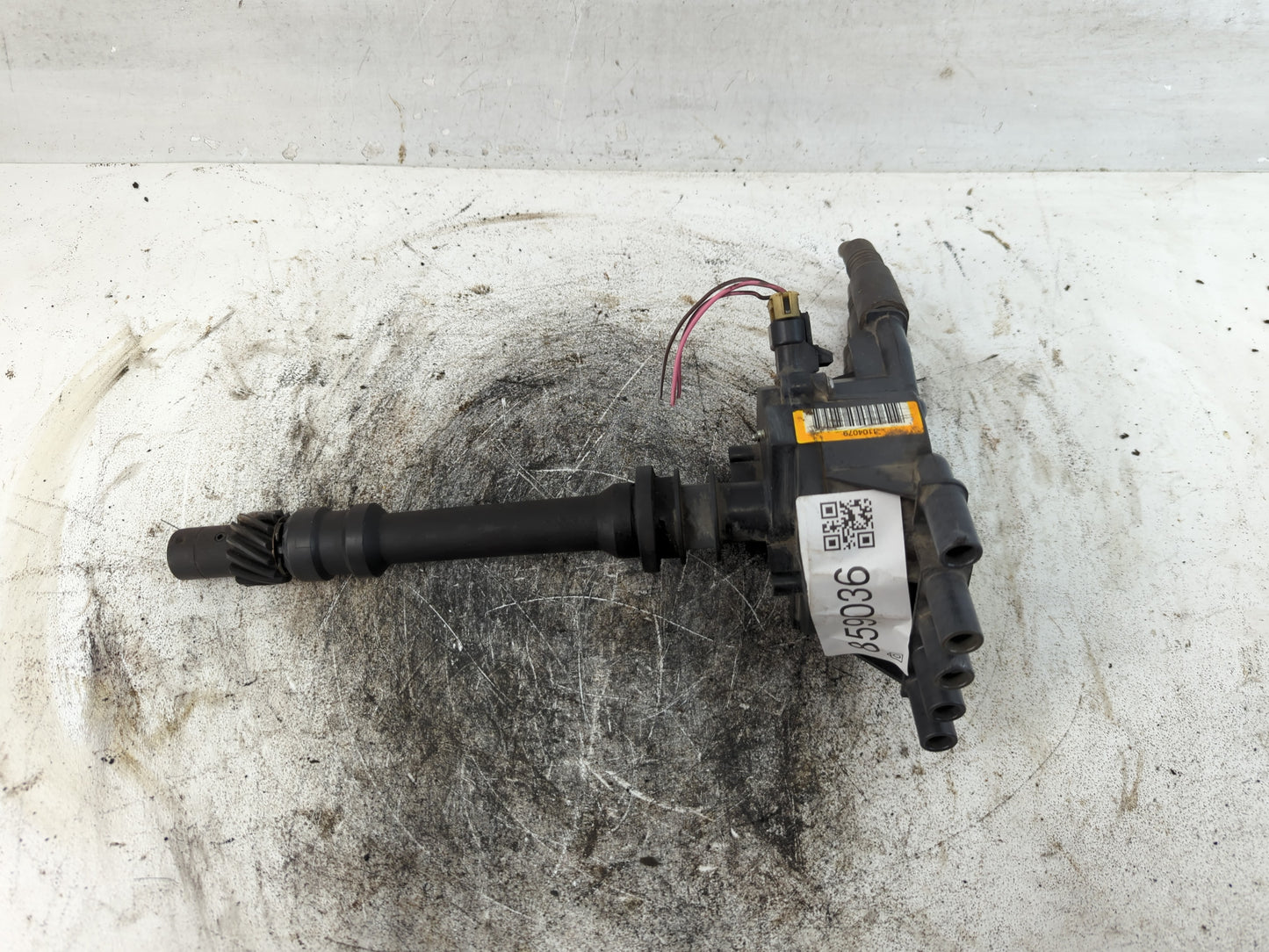 2000 Gmc V2500 Engine Ignition Distributor OEM P/N:1104079 Fits Fits 1996 1997 1998 1999 2001 2002 OEM Used Auto Parts