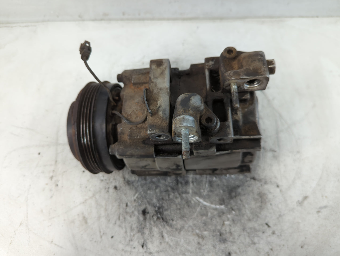 2003-2006 Kia Sorento Air Conditioning A/c Ac Compressor Oem - Oemusedautoparts1.com