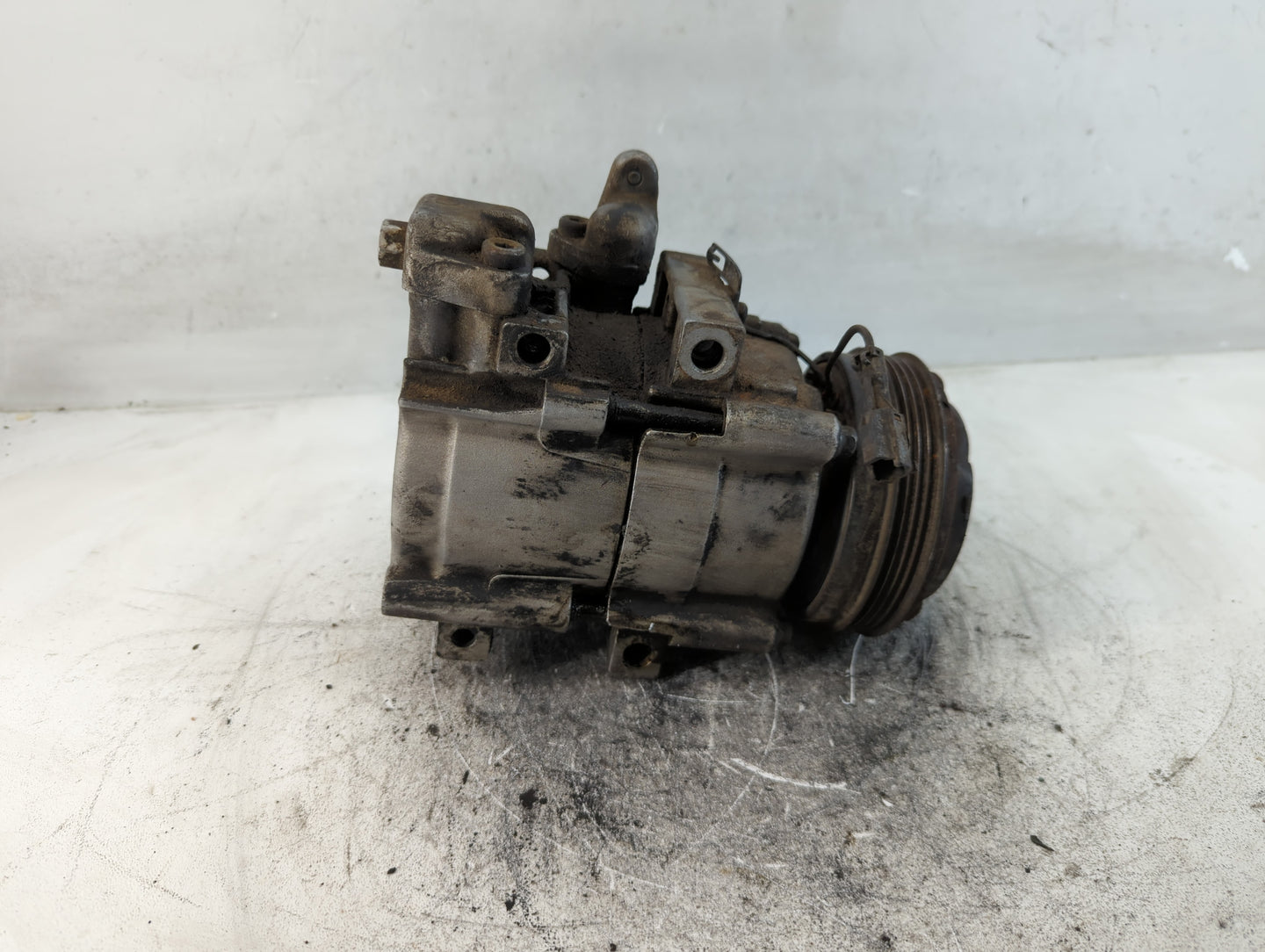 2003-2006 Kia Sorento Air Conditioning A/c Ac Compressor Oem - Oemusedautoparts1.com