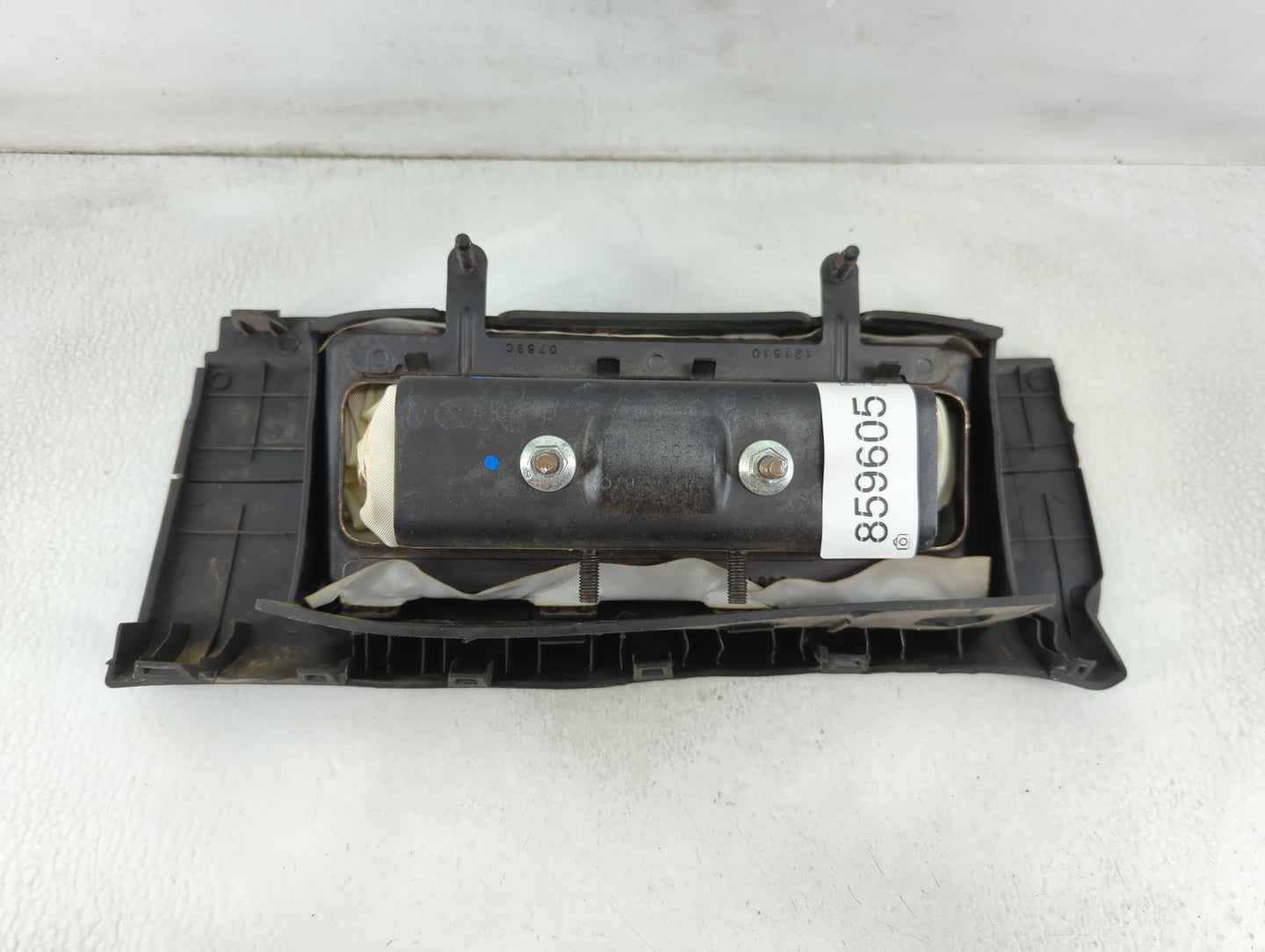 2009-2011 Jeep Liberty Air Bag Passenger Right Dashboard OEM P/N:P05057795AA Fits Fits 2008 2009 2010 2011 OEM Used Auto Parts - Oemusedautoparts1.com