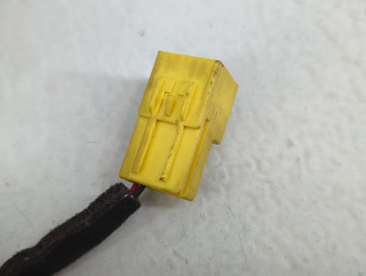 2011-2012 Chevrolet Cruze Air Bag Driver Left Knee OEM P/N:95483074 Fits Fits 2011 2012 OEM Used Auto Parts - Oemusedautoparts1.com