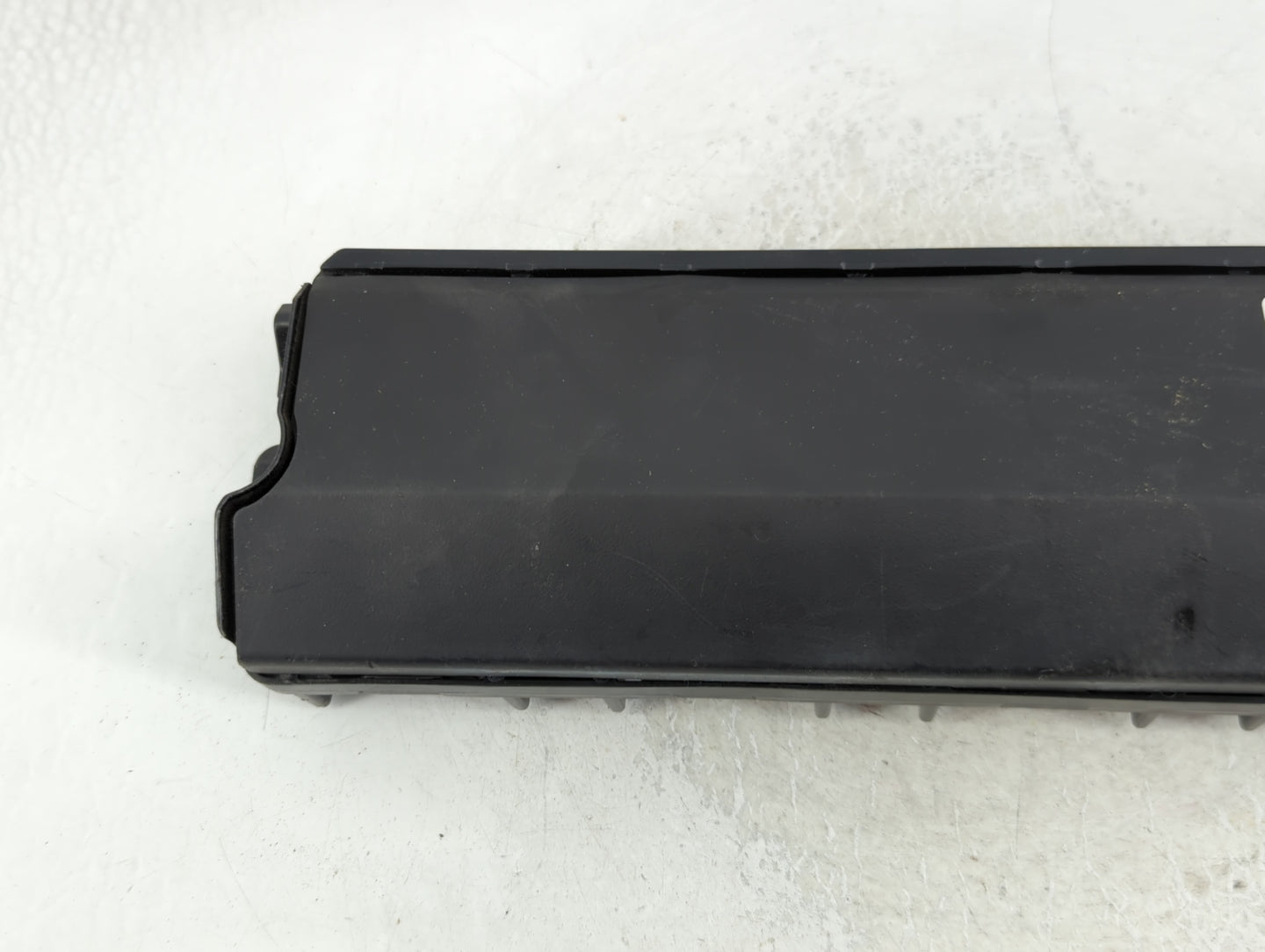 2013-2017 Chevrolet Trax Air Bag Passenger Right Knee OEM P/N:95259945 Fits Fits 2013 2014 2015 2016 2017 OEM Used Auto Parts - Oemusedautoparts1.com