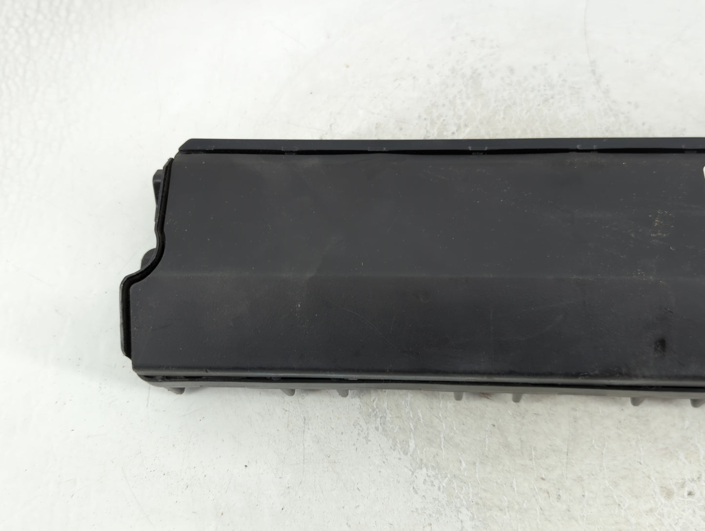 2013-2017 Chevrolet Trax Air Bag Passenger Right Knee OEM P/N:95259945 Fits Fits 2013 2014 2015 2016 2017 OEM Used Auto Parts - Oemusedautoparts1.com