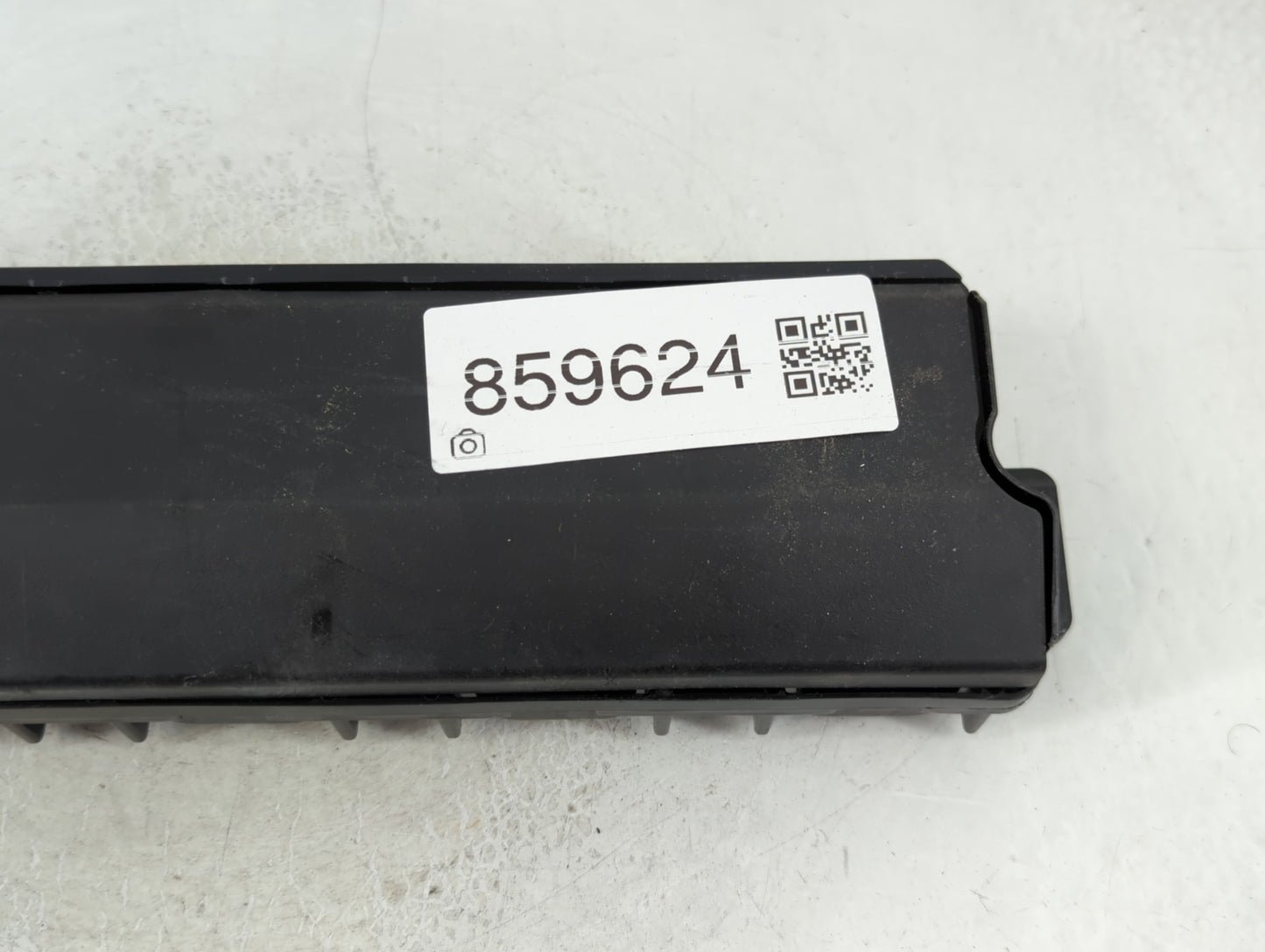 2013-2017 Chevrolet Trax Air Bag Passenger Right Knee OEM P/N:95259945 Fits Fits 2013 2014 2015 2016 2017 OEM Used Auto Parts - Oemusedautoparts1.com