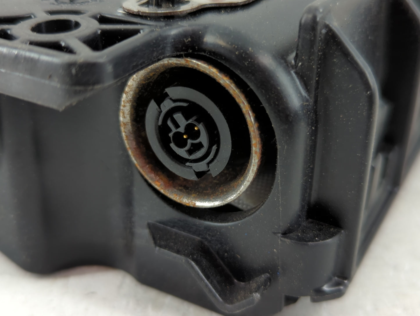 2013-2017 Chevrolet Trax Air Bag Passenger Right Knee OEM P/N:95259945 Fits Fits 2013 2014 2015 2016 2017 OEM Used Auto Parts - Oemusedautoparts1.com
