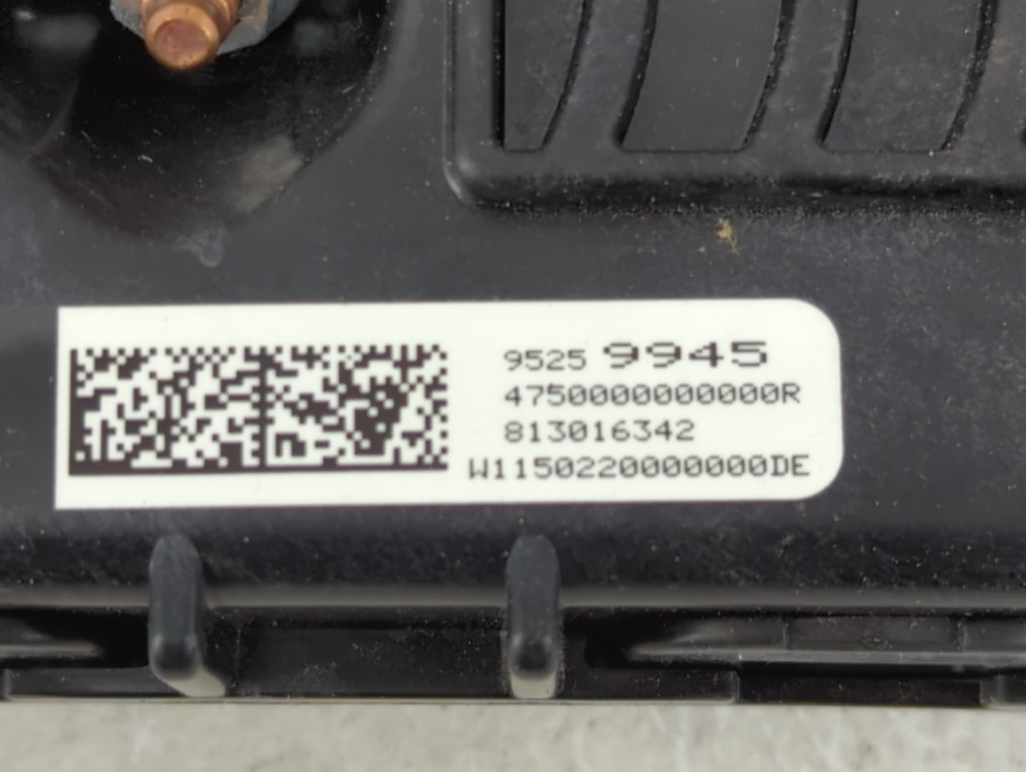 2013-2017 Chevrolet Trax Air Bag Passenger Right Knee OEM P/N:95259945 Fits Fits 2013 2014 2015 2016 2017 OEM Used Auto Parts - Oemusedautoparts1.com