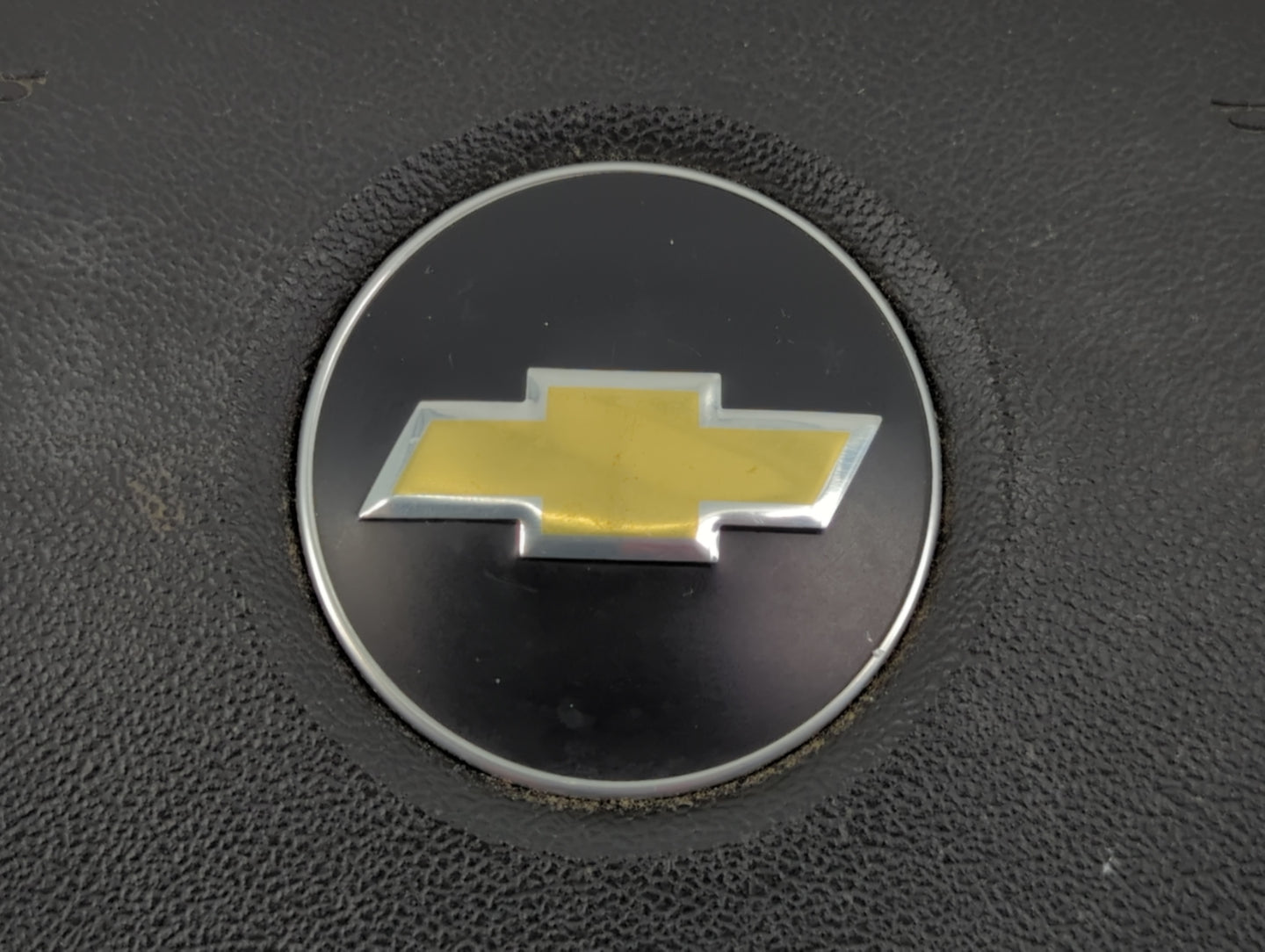 2007-2009 Chevrolet Equinox Air Bag Driver Left Steering Wheel Mounted P/N:34025023A Fits Fits 2007 2008 2009 OEM Used Auto Parts - Oemusedautoparts1.com