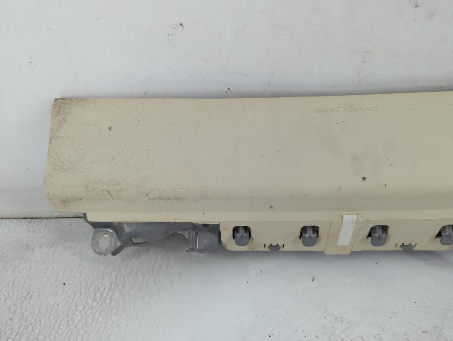 2006-2015 Lexus Is350 Air Bag Passenger Right Knee OEM Fits Fits 2006 2007 2008 2009 2010 2011 2012 2013 2014 2015 OEM Used Auto Parts - Oemusedautoparts1.com