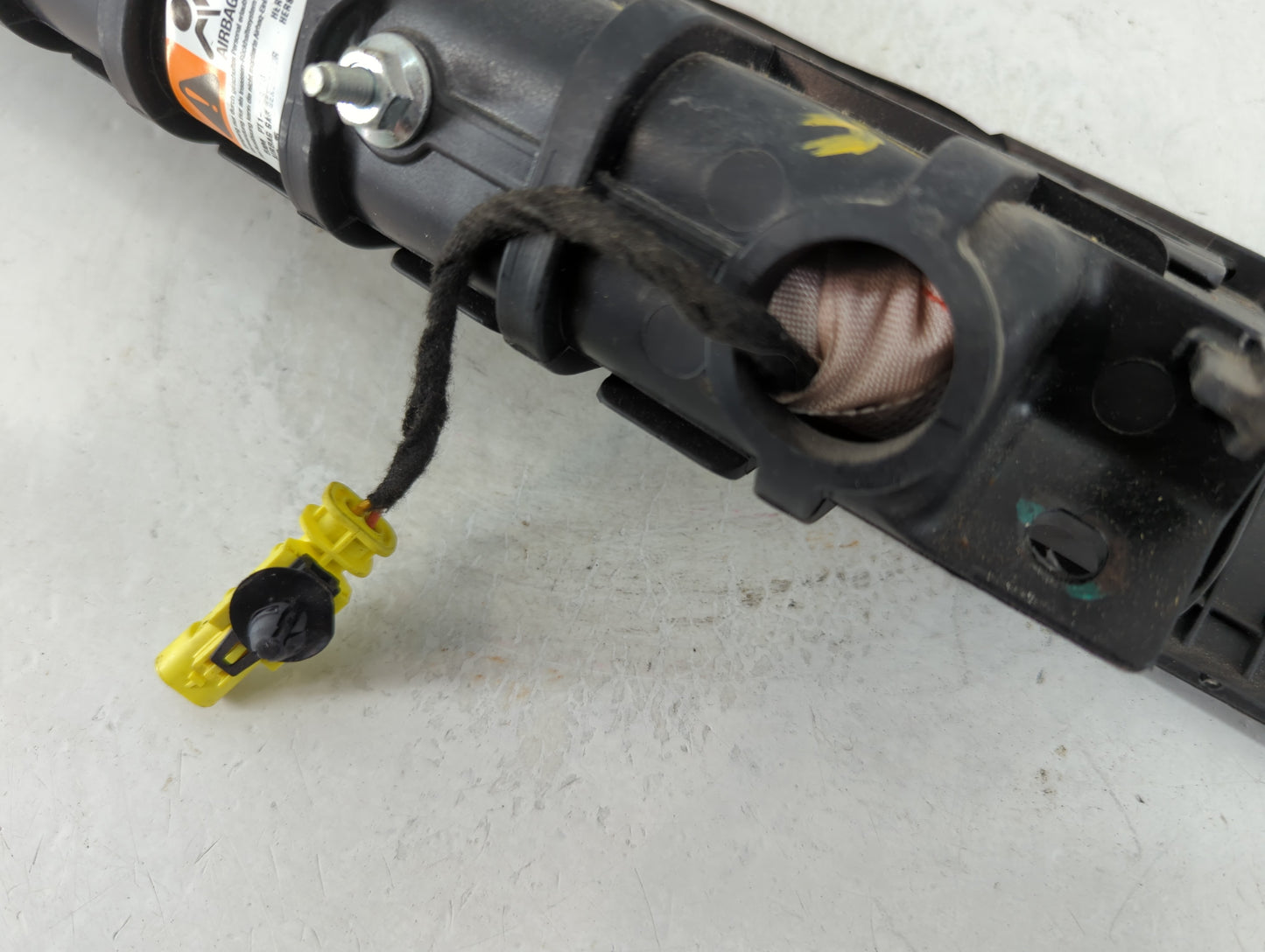 2012-2015 Chevrolet Volt Air Bag Driver Left Knee OEM P/N:22821936 Fits Fits 2012 2013 2014 2015 OEM Used Auto Parts - Oemusedautoparts1.com