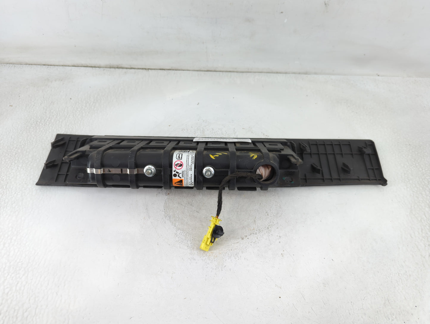 2012-2015 Chevrolet Volt Air Bag Driver Left Knee OEM P/N:22821936 Fits Fits 2012 2013 2014 2015 OEM Used Auto Parts - Oemusedautoparts1.com