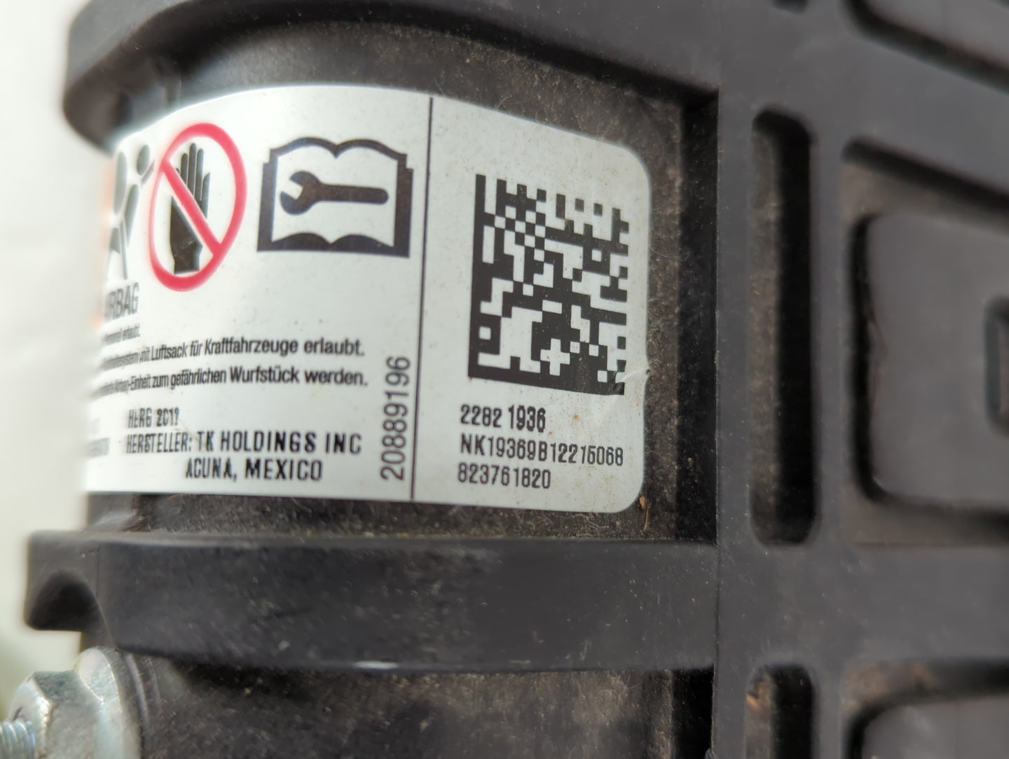 2012-2015 Chevrolet Volt Air Bag Driver Left Knee OEM P/N:22821936 Fits Fits 2012 2013 2014 2015 OEM Used Auto Parts - Oemusedautoparts1.com