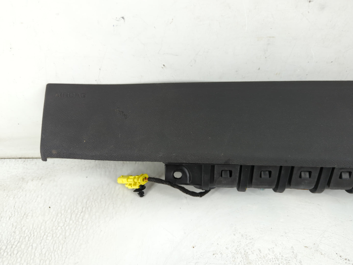 2012-2015 Chevrolet Volt Air Bag Driver Left Knee OEM P/N:22821936 Fits Fits 2012 2013 2014 2015 OEM Used Auto Parts - Oemusedautoparts1.com