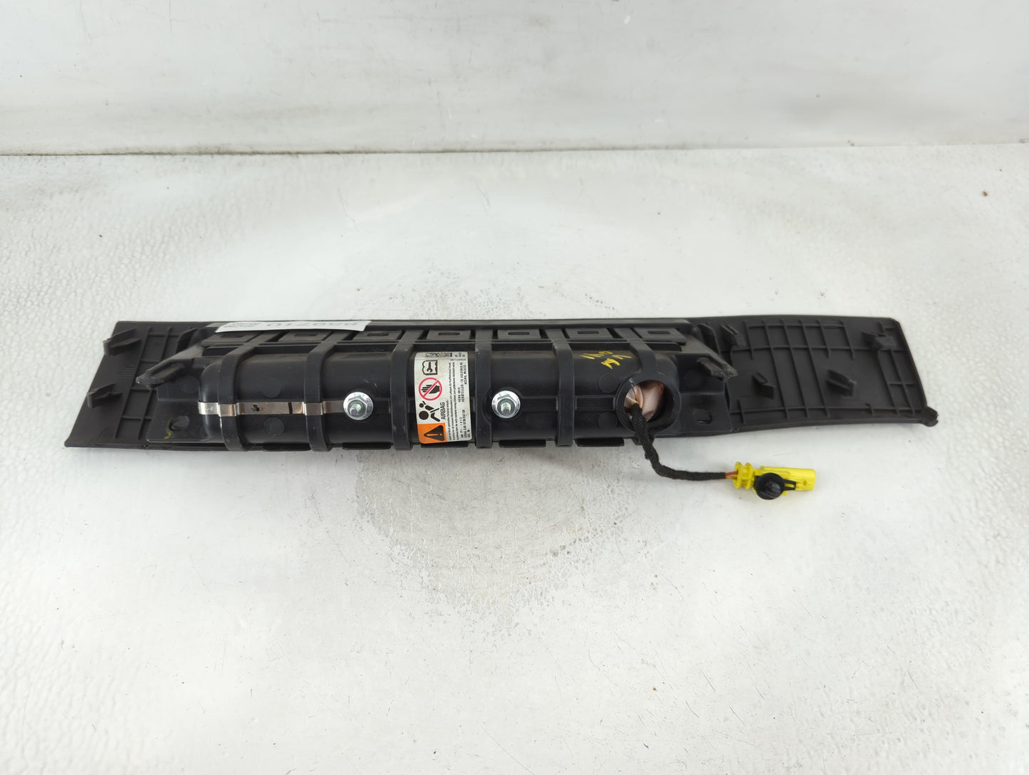 2012-2015 Chevrolet Volt Air Bag Driver Left Knee OEM P/N:22821936 Fits Fits 2012 2013 2014 2015 OEM Used Auto Parts - Oemusedautoparts1.com