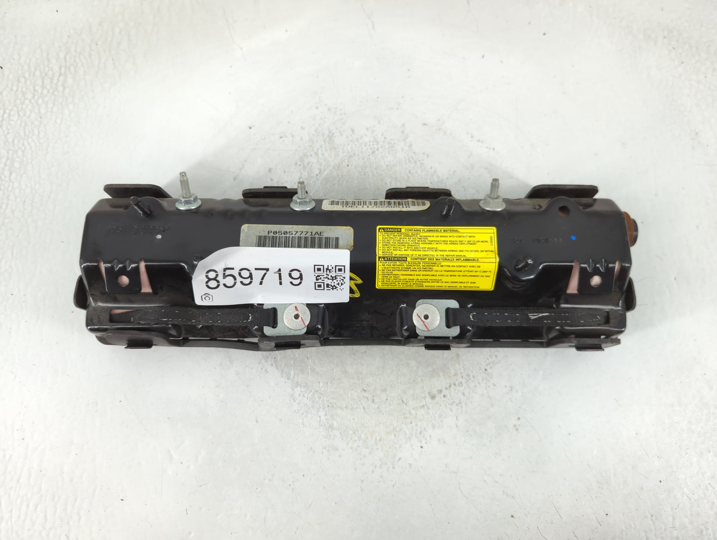 2014-2016 Chrysler Town & Country Air Bag Driver Left Knee OEM P/N:05057850AH Fits Fits 2014 2015 2016 2017 2018 OEM Used Auto Parts - Oemusedautoparts1.com
