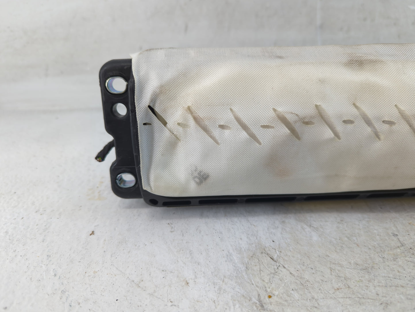 2013-2017 Volkswagen Cc Air Bag Passenger Right Knee OEM P/N:34104834A Fits Fits 2013 2014 2015 2016 2017 OEM Used Auto Parts - Oemusedautoparts1.com