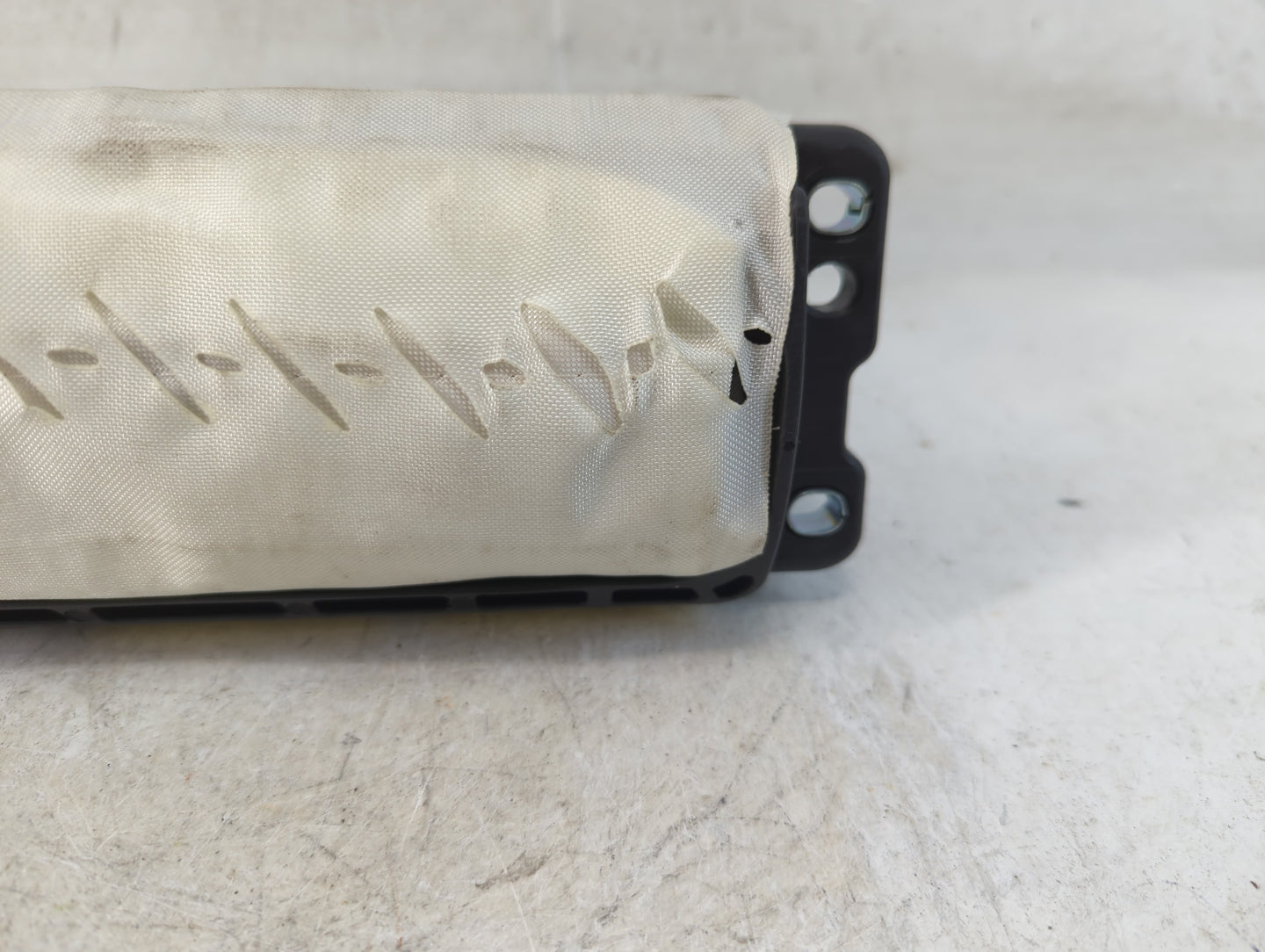 2013-2017 Volkswagen Cc Air Bag Passenger Right Knee OEM P/N:34104834A Fits Fits 2013 2014 2015 2016 2017 OEM Used Auto Parts - Oemusedautoparts1.com