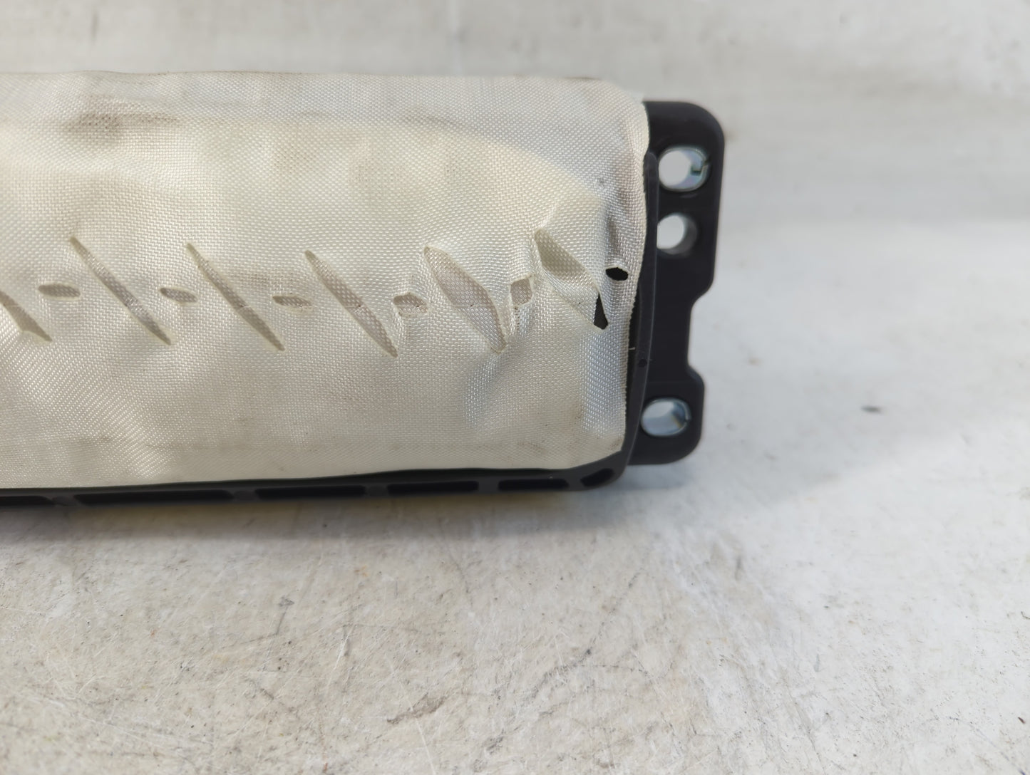 2013-2017 Volkswagen Cc Air Bag Passenger Right Knee OEM P/N:34104834A Fits Fits 2013 2014 2015 2016 2017 OEM Used Auto Parts - Oemusedautoparts1.com