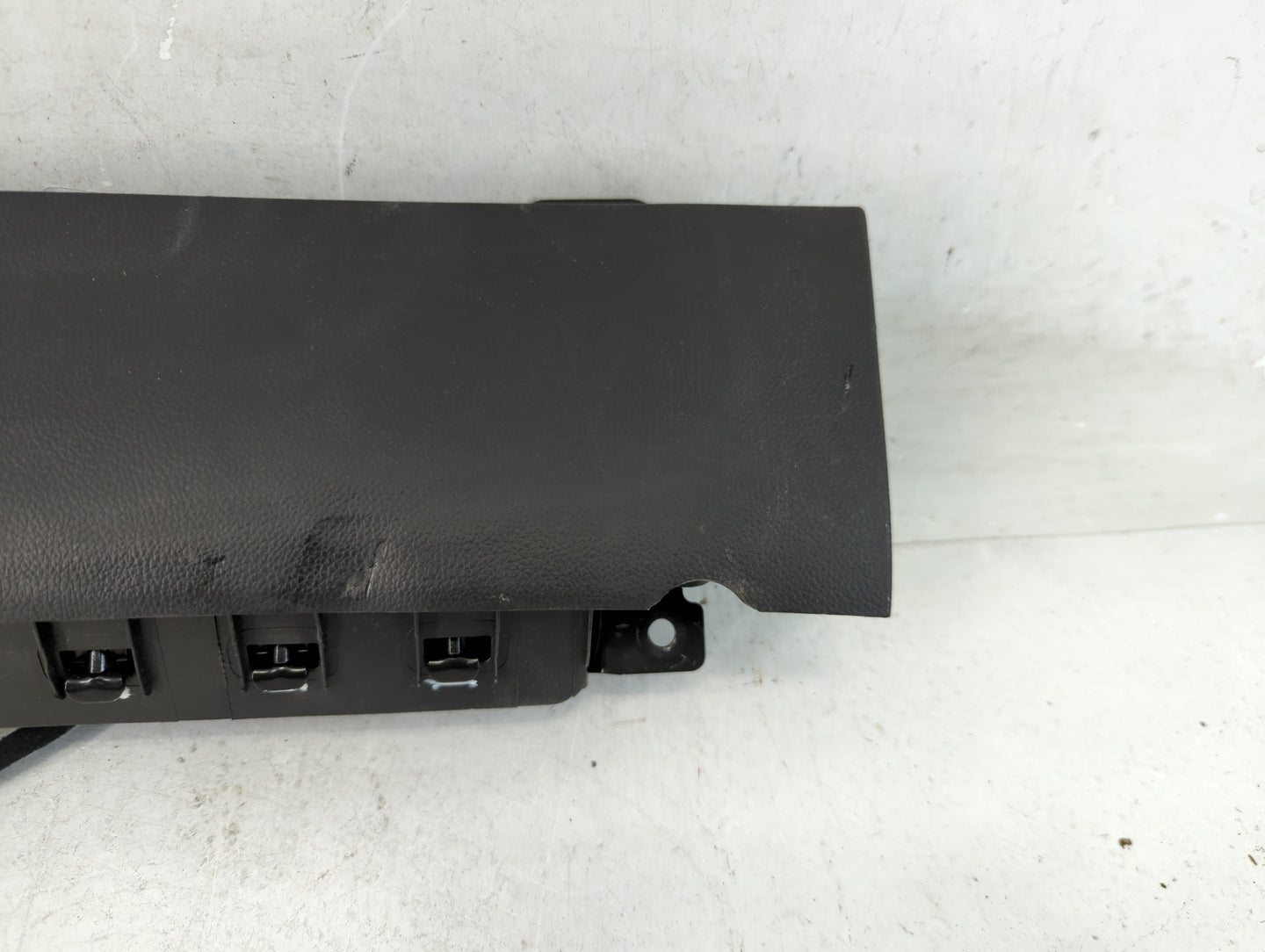 2011-2012 Chevrolet Cruze Air Bag Passenger Right Knee OEM P/N:95218715 Fits Fits 2011 2012 OEM Used Auto Parts - Oemusedautoparts1.com