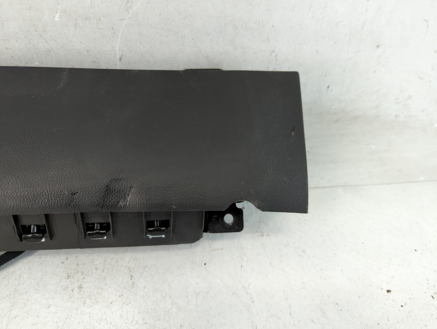 2011-2012 Chevrolet Cruze Air Bag Passenger Right Knee OEM P/N:95218715 Fits Fits 2011 2012 OEM Used Auto Parts - Oemusedautoparts1.com
