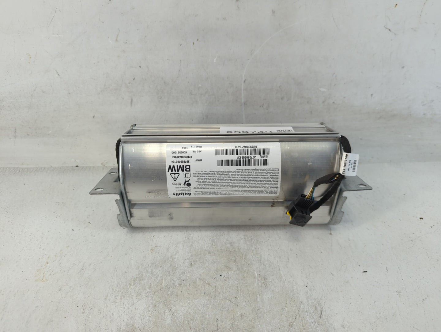 2008-2010 Bmw 535i Air Bag Passenger Right Dashboard OEM P/N:397039708134 Fits Fits 2004 2005 2006 2007 2008 2009 2010 OEM Used Auto Parts - Oemusedautoparts1.com
