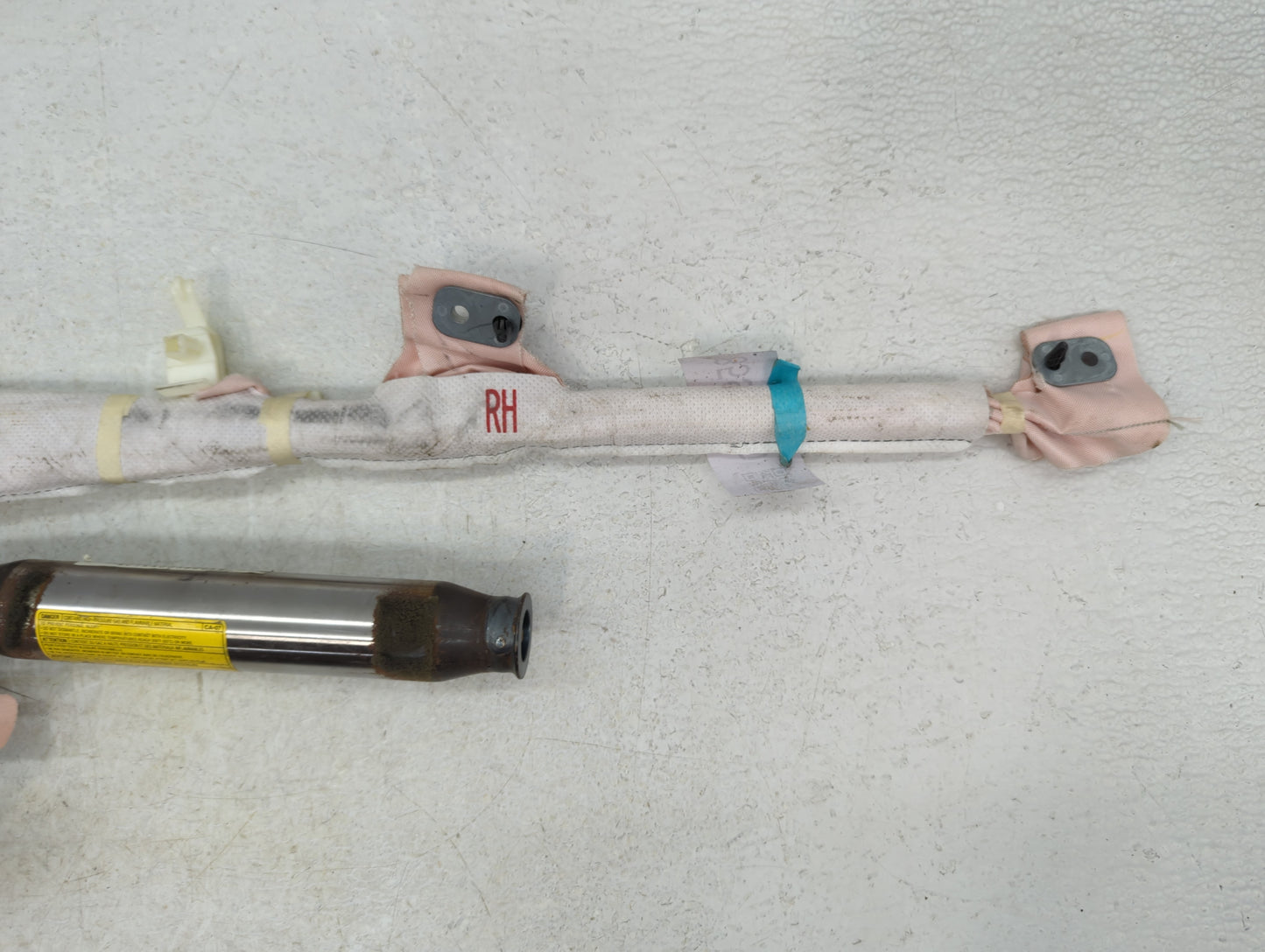 2007-2012 Mazda Cx-7 Air Bag Passenger Right Knee OEM P/N:K0401 Fits Fits 2007 2008 2009 2010 2011 2012 OEM Used Auto Parts