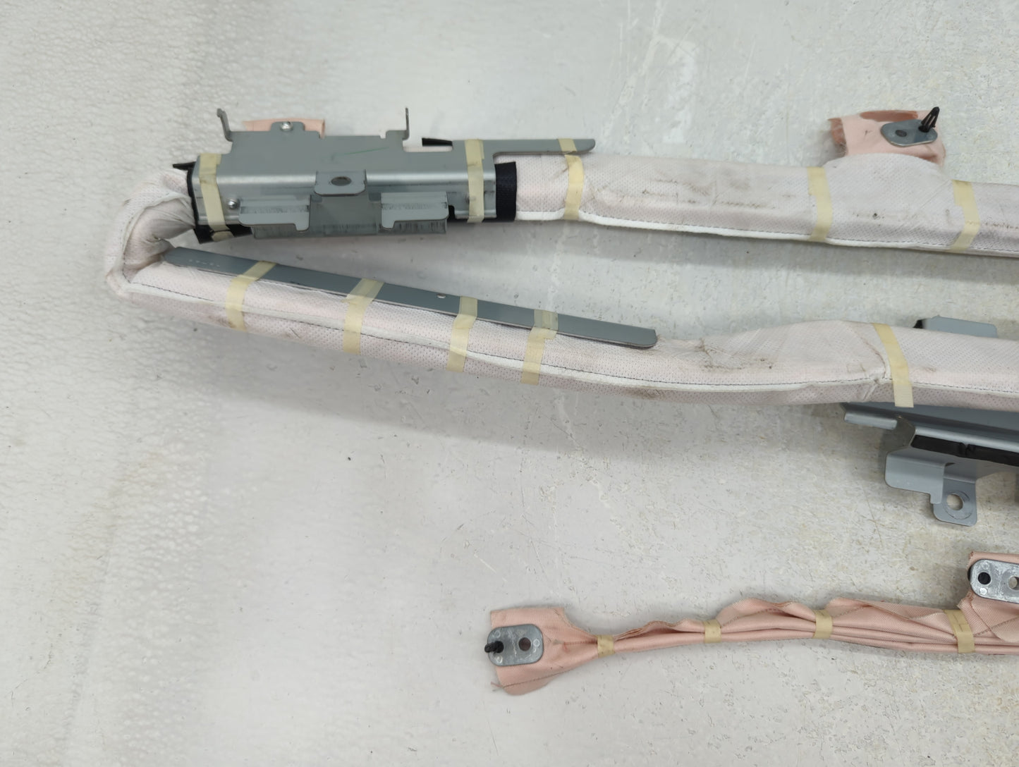 2007-2012 Mazda Cx-7 Air Bag Passenger Right Knee OEM P/N:K0401 Fits Fits 2007 2008 2009 2010 2011 2012 OEM Used Auto Parts