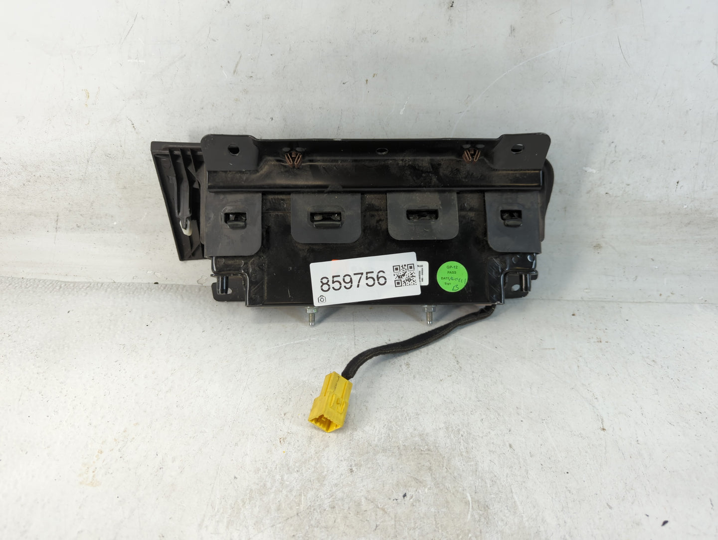 2011-2012 Chevrolet Cruze Air Bag Driver Left Knee OEM P/N:95218715 Fits Fits 2011 2012 OEM Used Auto Parts - Oemusedautoparts1.com