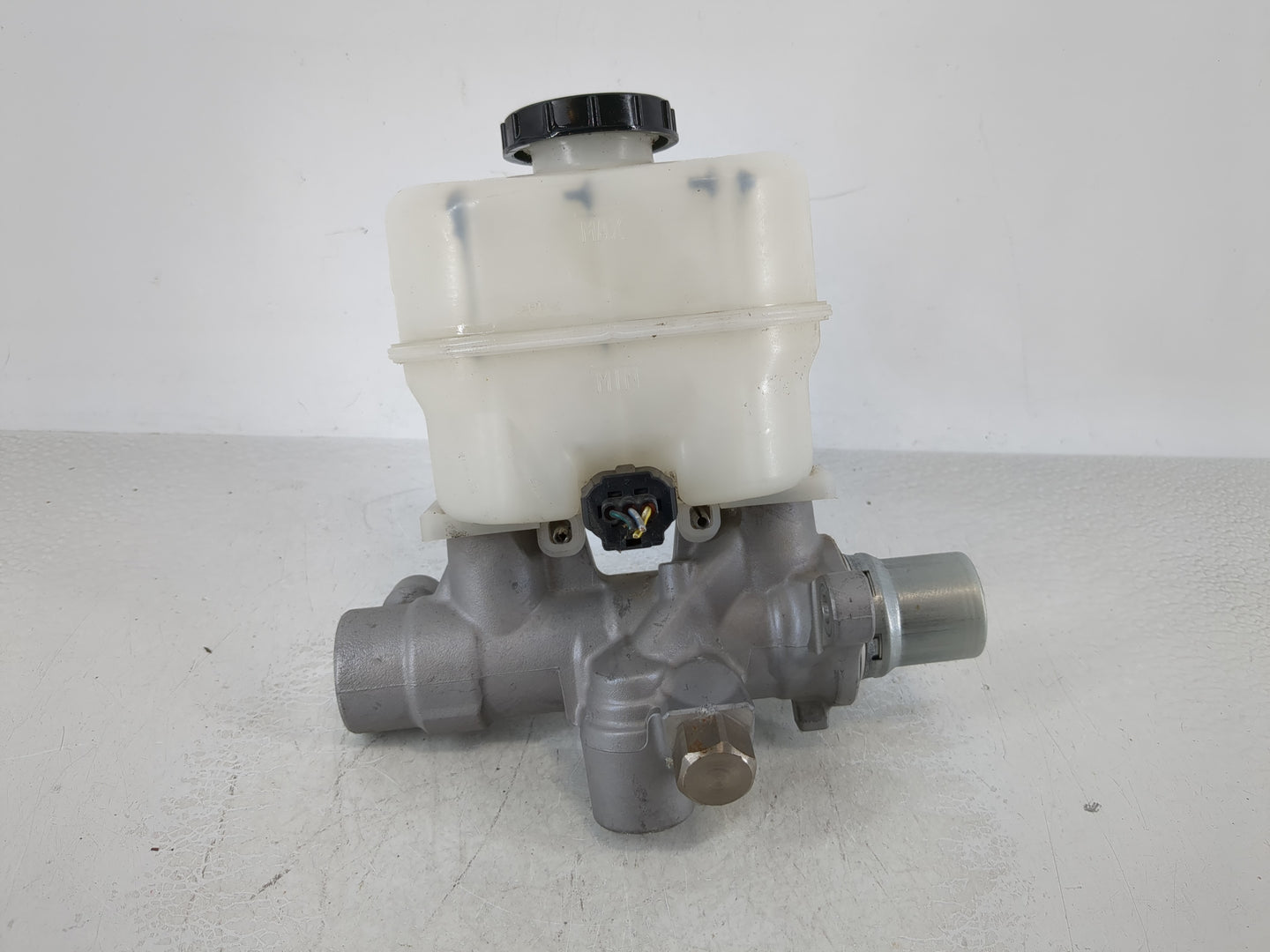 2010-2010 Ford F-150 Brake Master Cylinder - Oemusedautoparts1.com