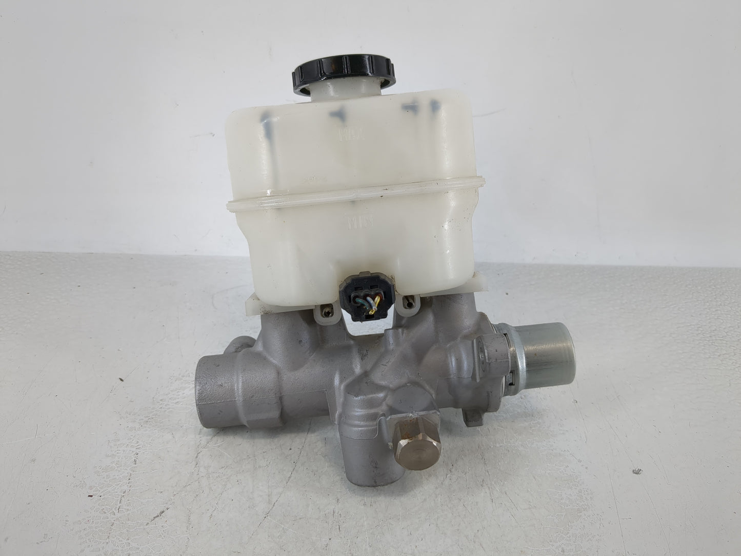 2010-2010 Ford F-150 Brake Master Cylinder - Oemusedautoparts1.com