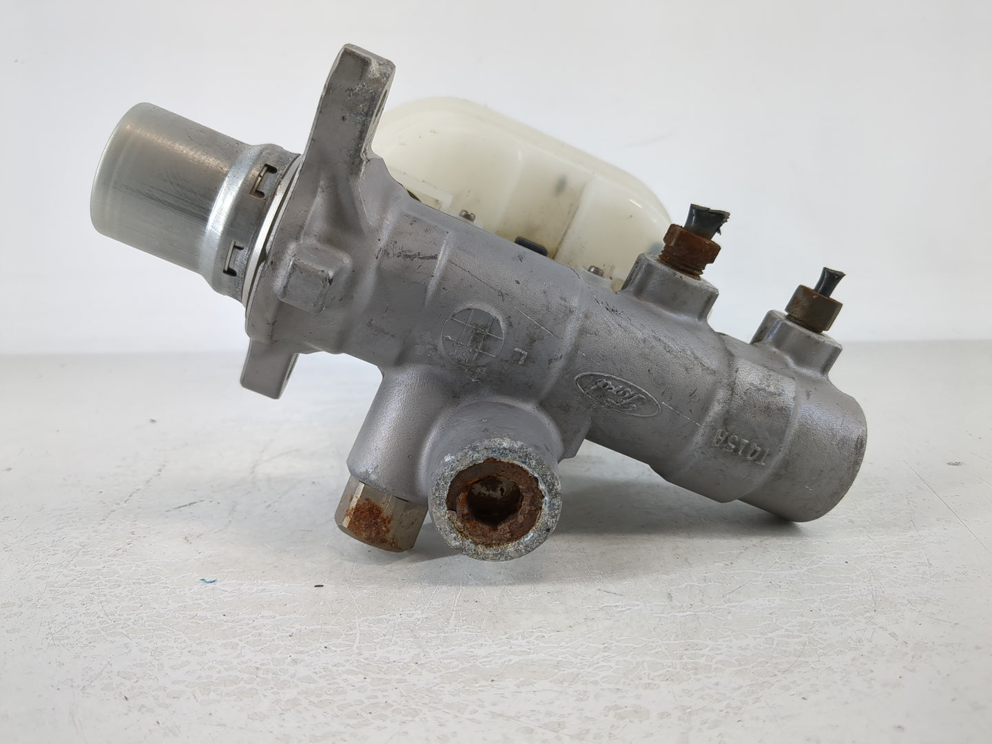 2010-2010 Ford F-150 Brake Master Cylinder - Oemusedautoparts1.com
