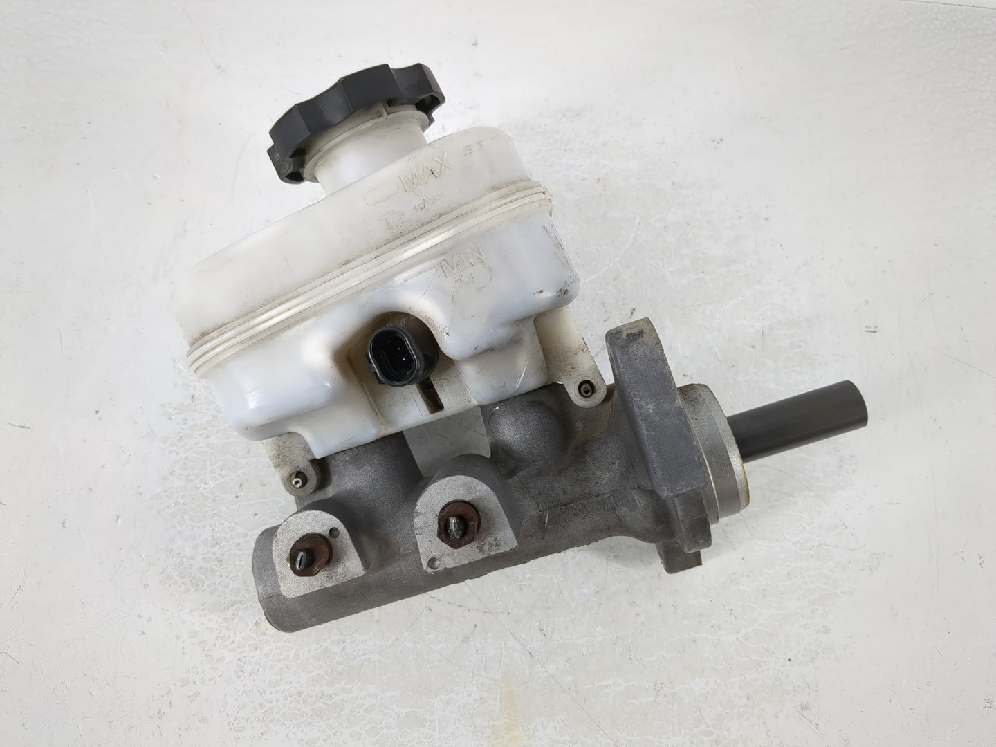 2004-2008 Gmc Canyon Brake Master Cylinder - Oemusedautoparts1.com