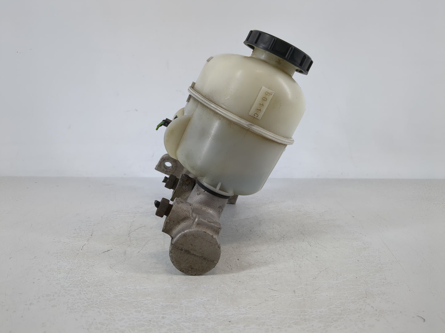 2004-2008 Ford F-150 Brake Master Cylinder - Oemusedautoparts1.com