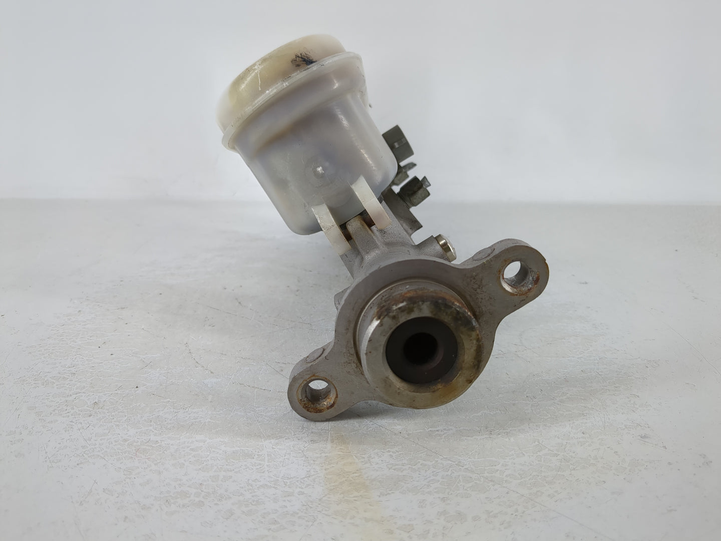 1998-2004 Chrysler Concorde Brake Master Cylinder - Oemusedautoparts1.com