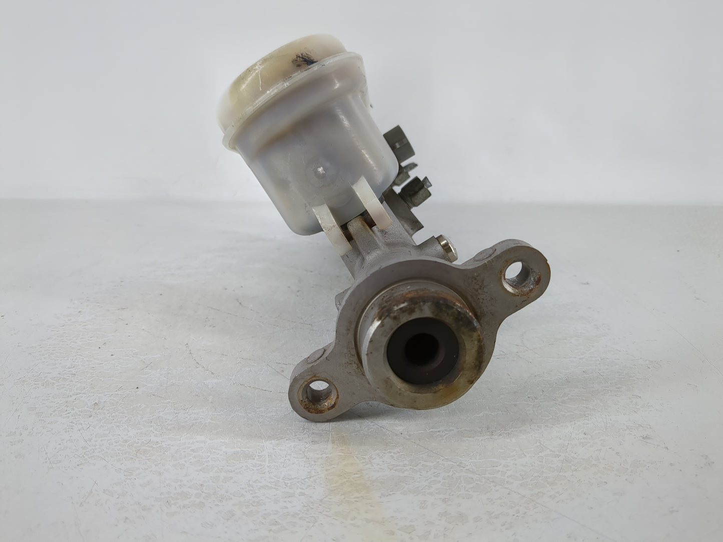 1998-2004 Chrysler Concorde Brake Master Cylinder - Oemusedautoparts1.com
