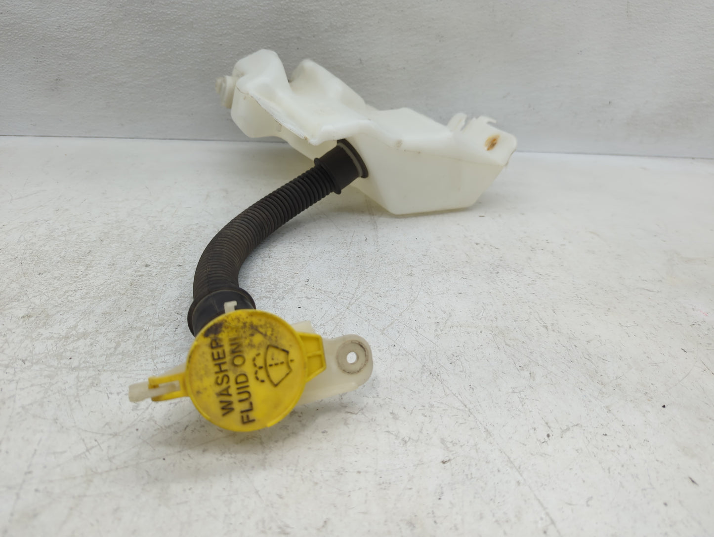 2000-2001 Chrysler Concorde Windshield Washer Fluid Reservoir Bottle Oem - Oemusedautoparts1.com