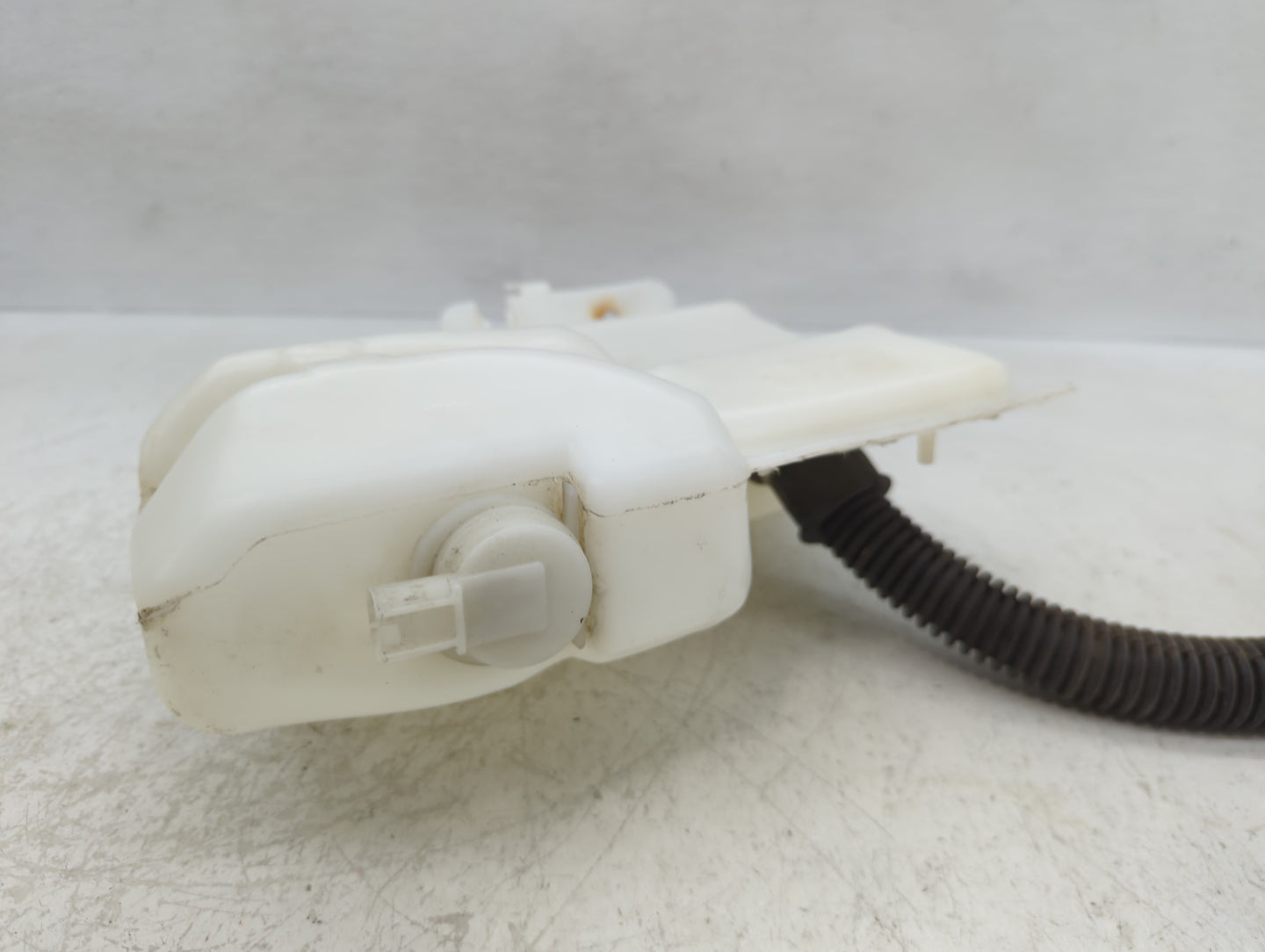 2000-2001 Chrysler Concorde Windshield Washer Fluid Reservoir Bottle Oem - Oemusedautoparts1.com