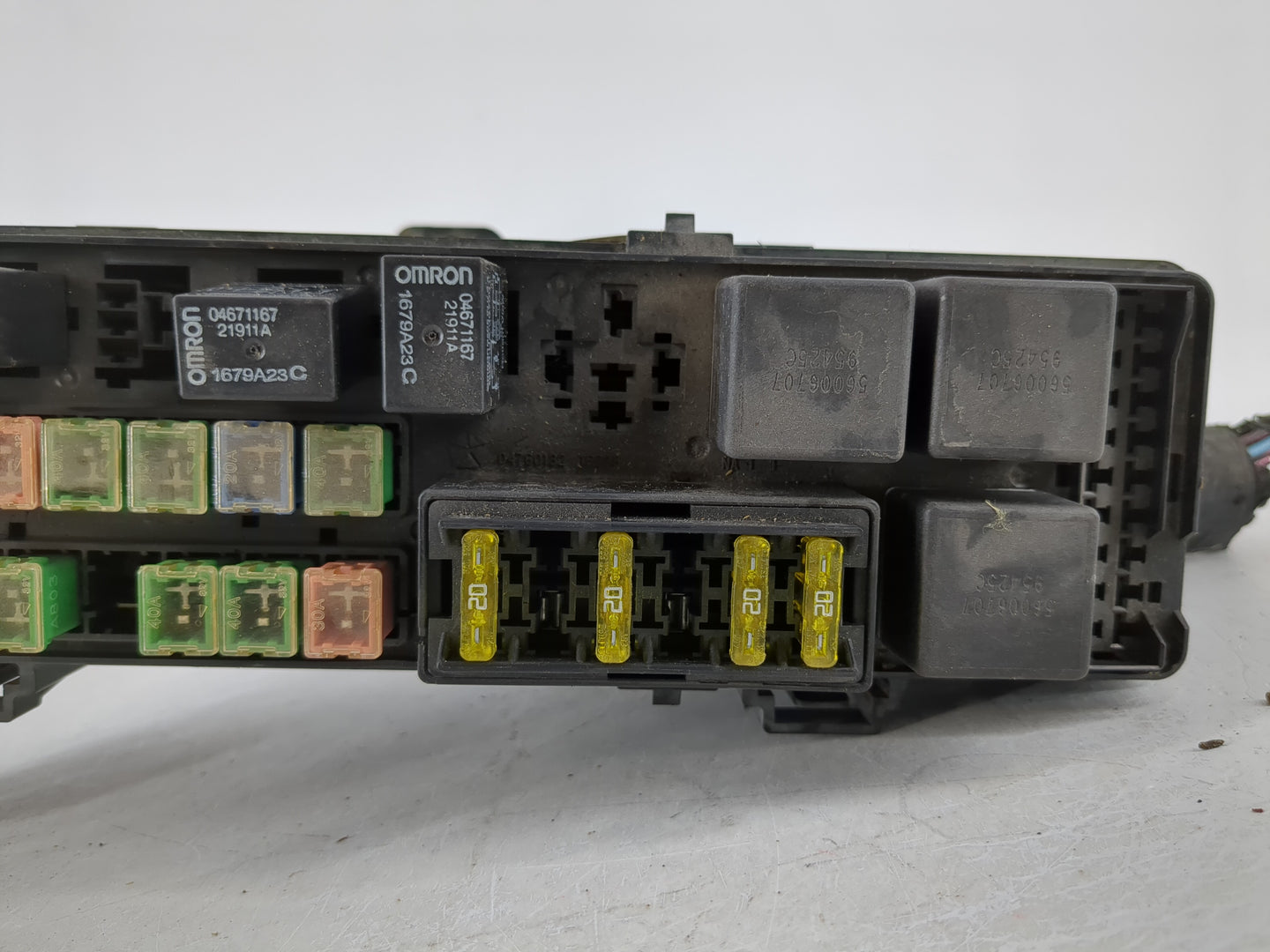 2000-2004 Chrysler Concorde Fusebox Fuse Box Panel Relay Module Fits Fits 2000 2001 2002 2003 2004 OEM Used Auto Parts - Oemusedautoparts1.com
