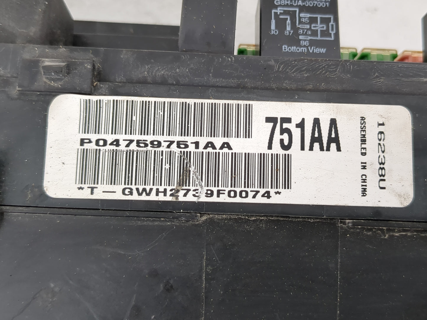 2000-2004 Chrysler Concorde Fusebox Fuse Box Panel Relay Module Fits Fits 2000 2001 2002 2003 2004 OEM Used Auto Parts - Oemusedautoparts1.com