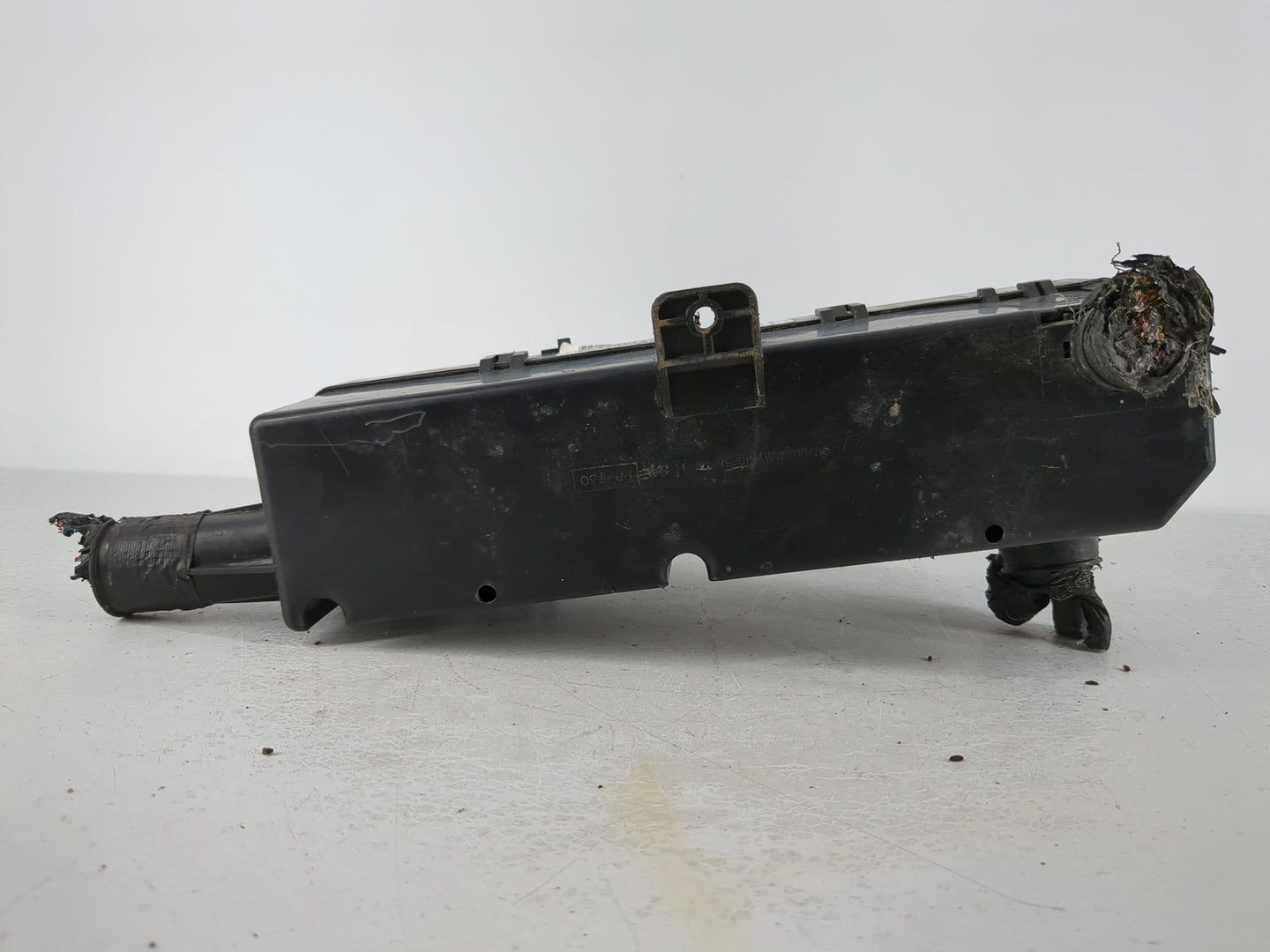 2000-2004 Chrysler Concorde Fusebox Fuse Box Panel Relay Module Fits Fits 2000 2001 2002 2003 2004 OEM Used Auto Parts - Oemusedautoparts1.com