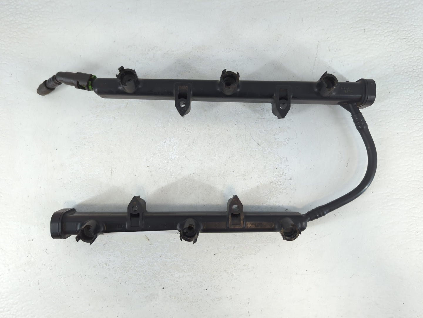 2006 Dodge Caravan Fuel Injectors P/N:04593923AA Fits OEM Used Auto Parts - Oemusedautoparts1.com