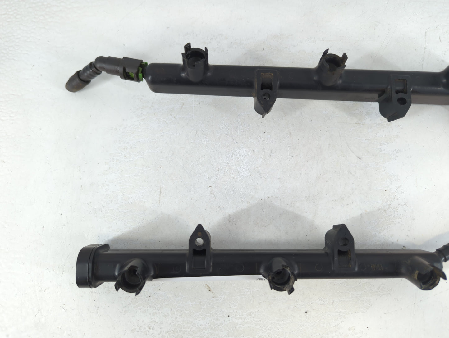 2006 Dodge Caravan Fuel Injectors P/N:04593923AA Fits OEM Used Auto Parts - Oemusedautoparts1.com