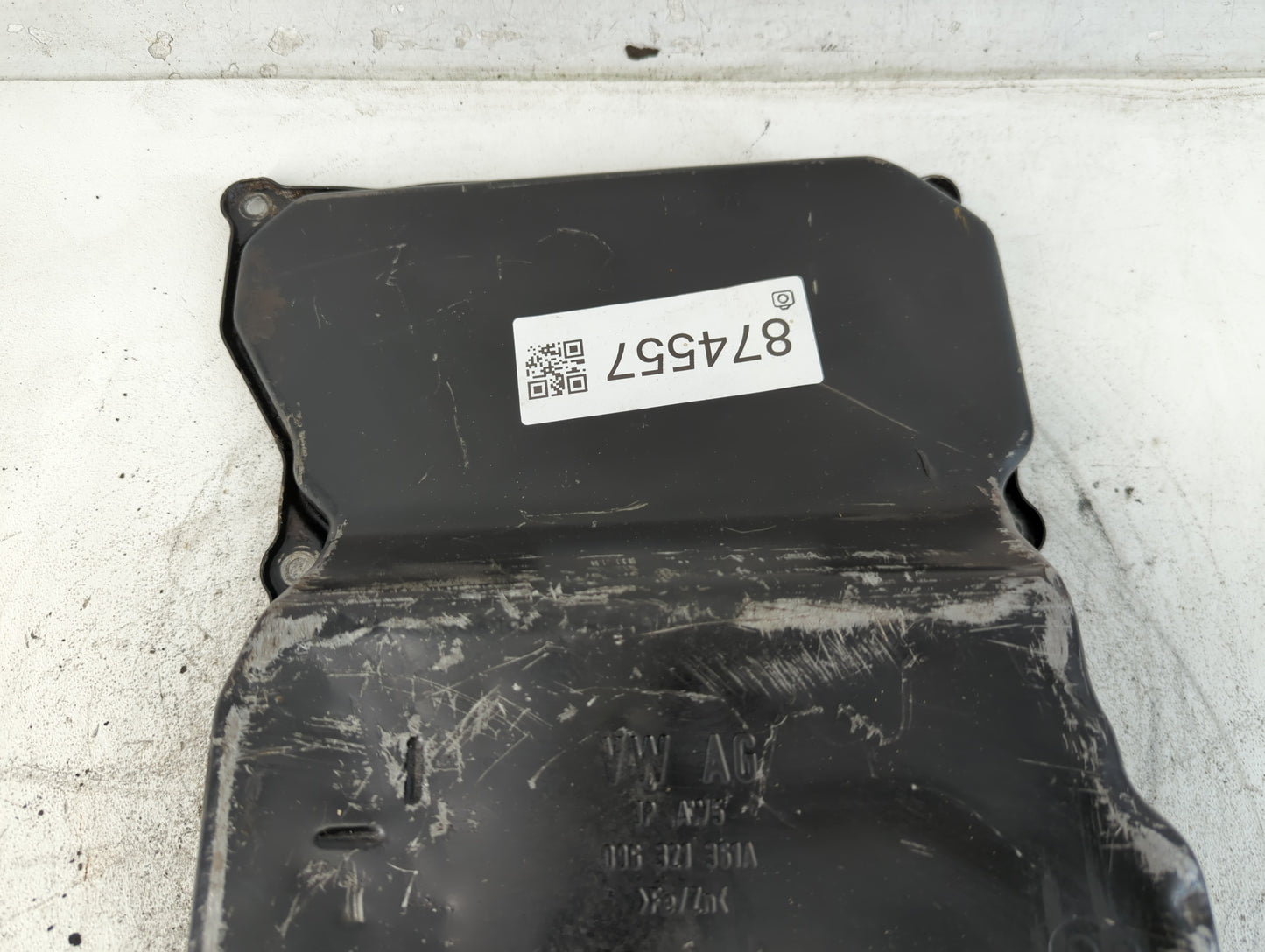 2005-2014 Volkswagen Jetta Engine Oil Pan P/N:09G 321 361A Fits Fits 2005 2006 2007 2008 2009 2010 2011 2012 2013 2014 OEM Used Auto Parts - Oemusedautoparts1.com