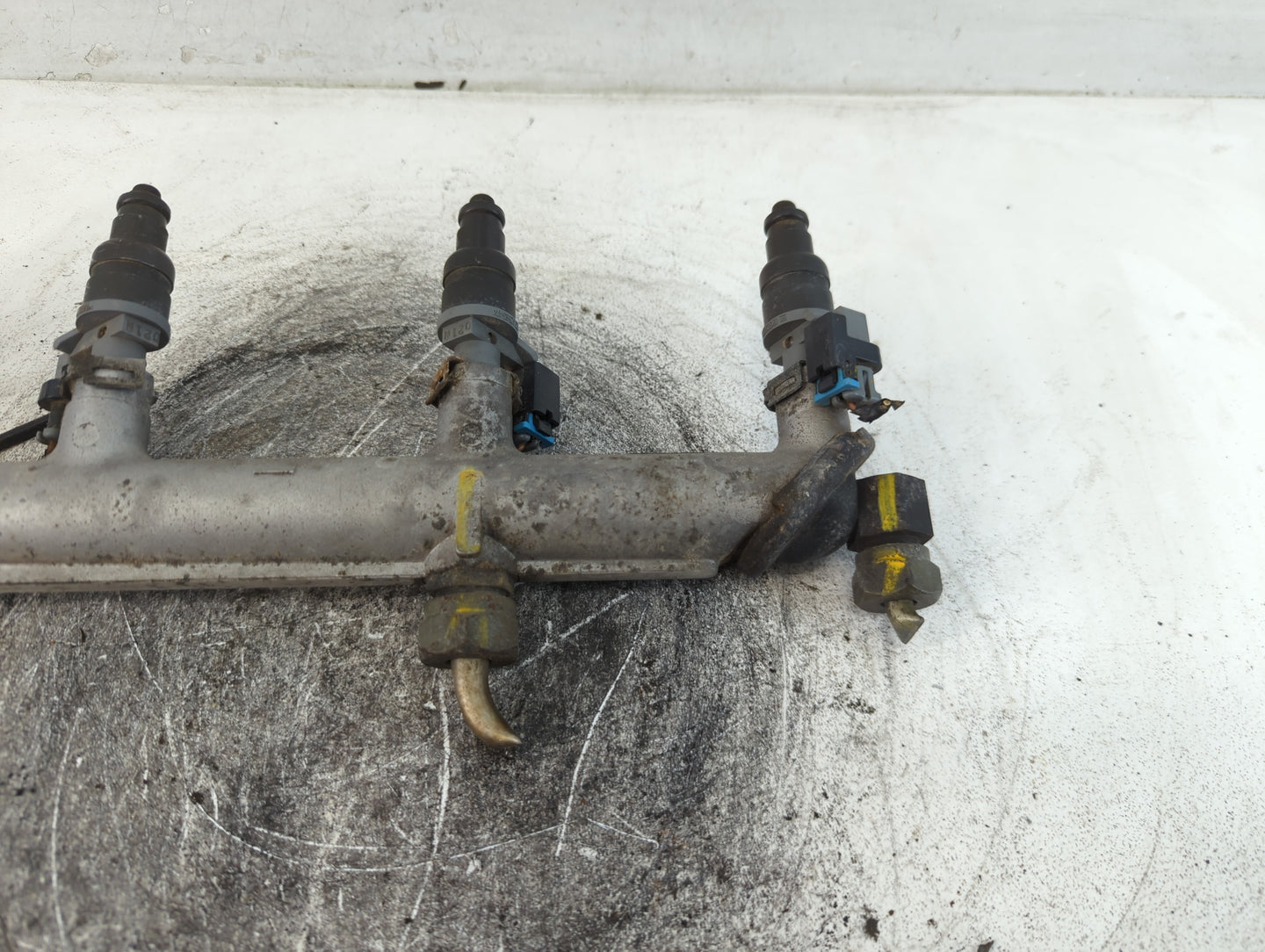2005 Pontiac Grand Am Fuel Injectors P/N:12565474 Fits OEM Used Auto Parts - Oemusedautoparts1.com