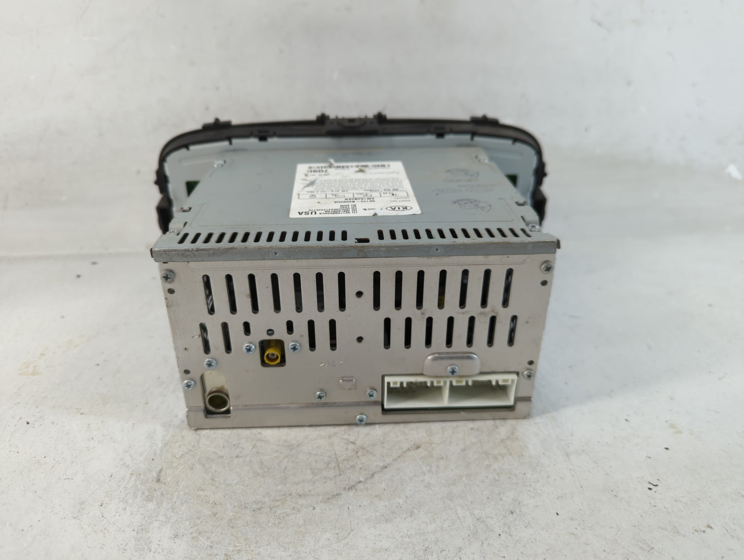 2014-2016 Kia Soul Radio AM FM Cd Player Receiver Replacement P/N:96170-B2090CA Fits Fits 2014 2015 2016 OEM Used Auto Parts - Oemusedautoparts1.com