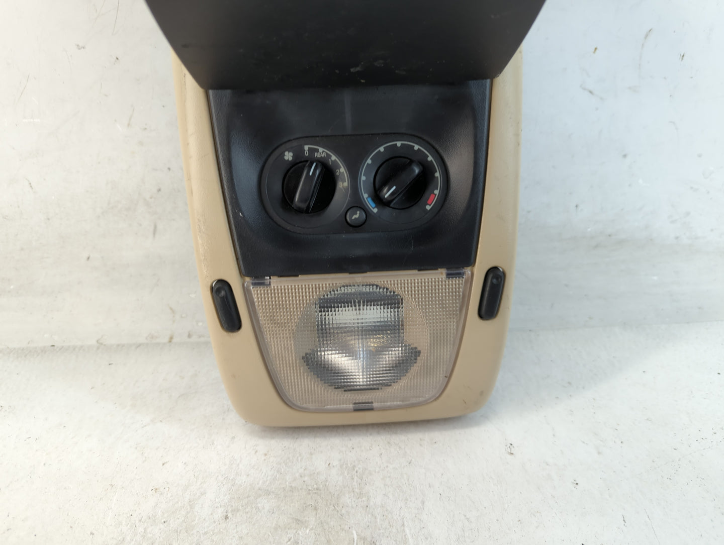 2002 Ford Excursion Overhead Roof Console - Oemusedautoparts1.com