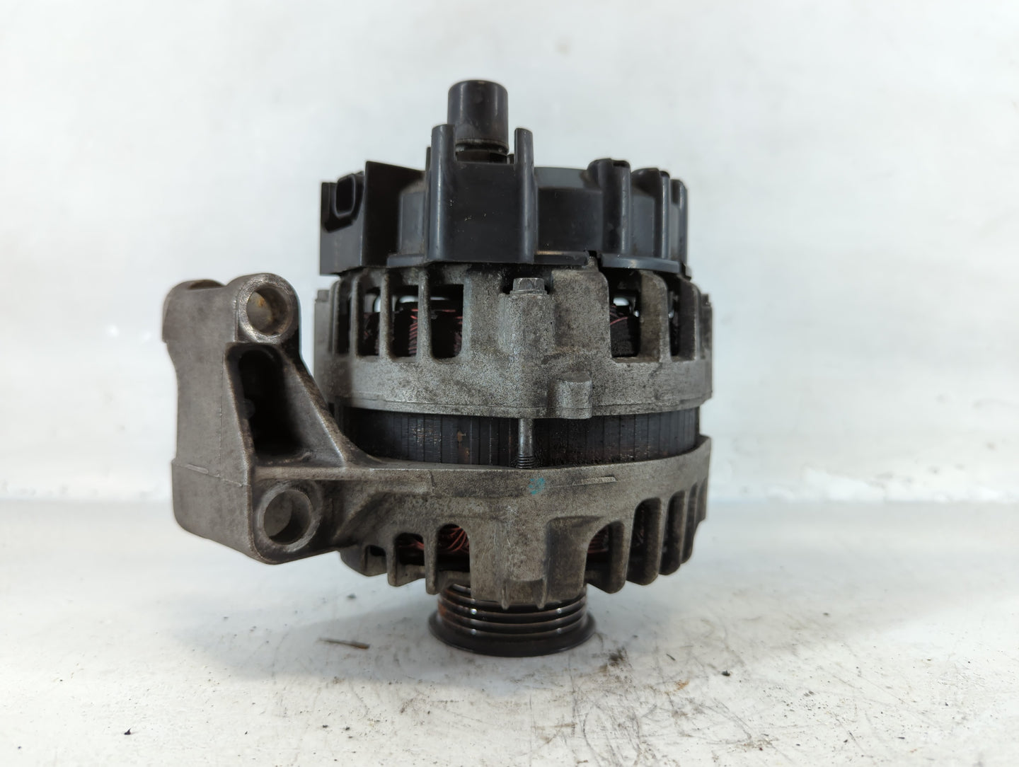 2017-2020 Chevrolet Impala Alternator Replacement Generator Charging Assembly Engine OEM P/N:13520825 Fits OEM Used Auto Parts - Oemusedautoparts1.com
