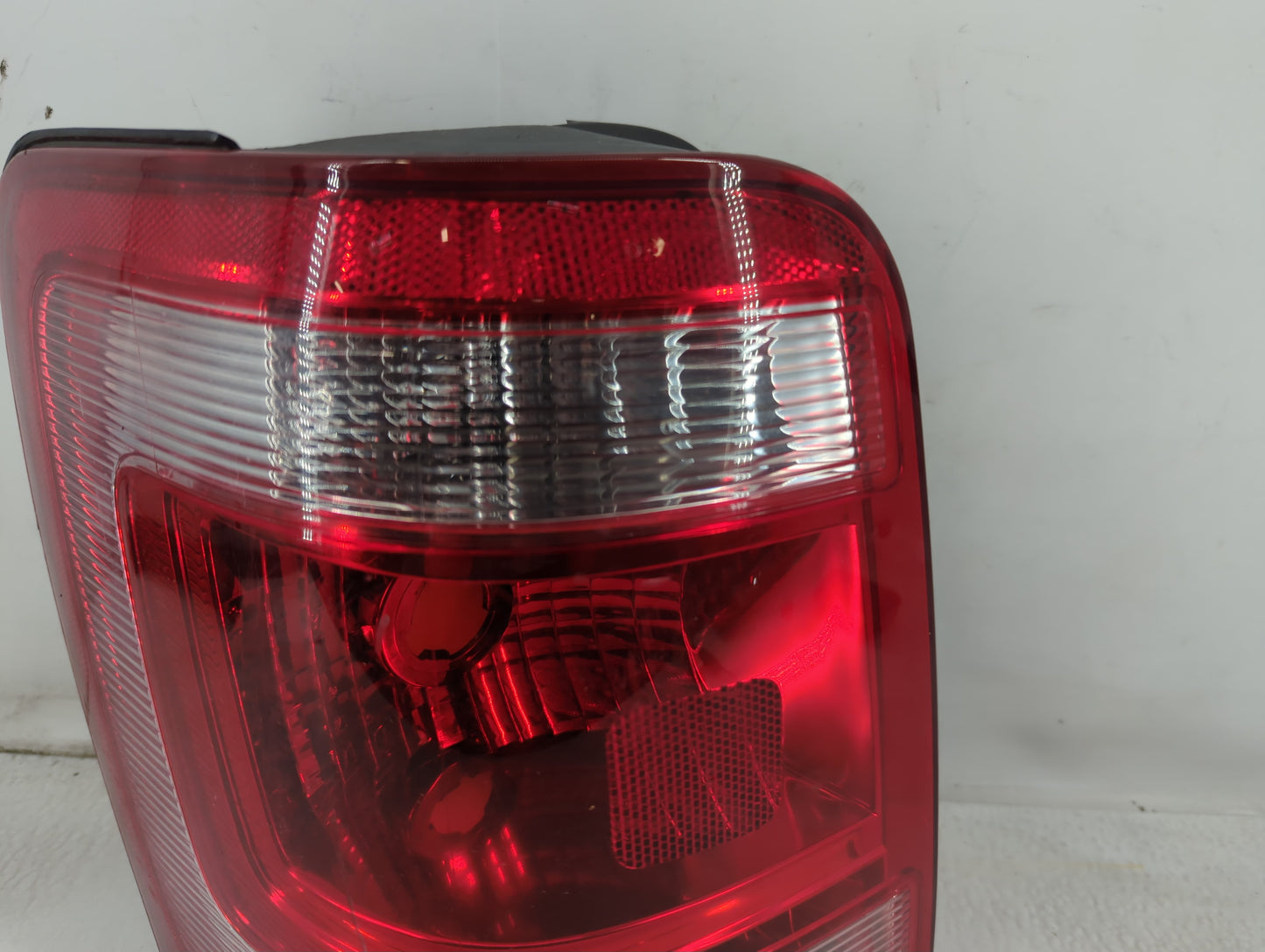 2008-2012 Ford Escape Tail Light Assembly Driver Left OEM P/N:8L84-13B505-A Fits Fits 2008 2009 2010 2011 2012 OEM Used Auto Parts - Oemusedautoparts1.com